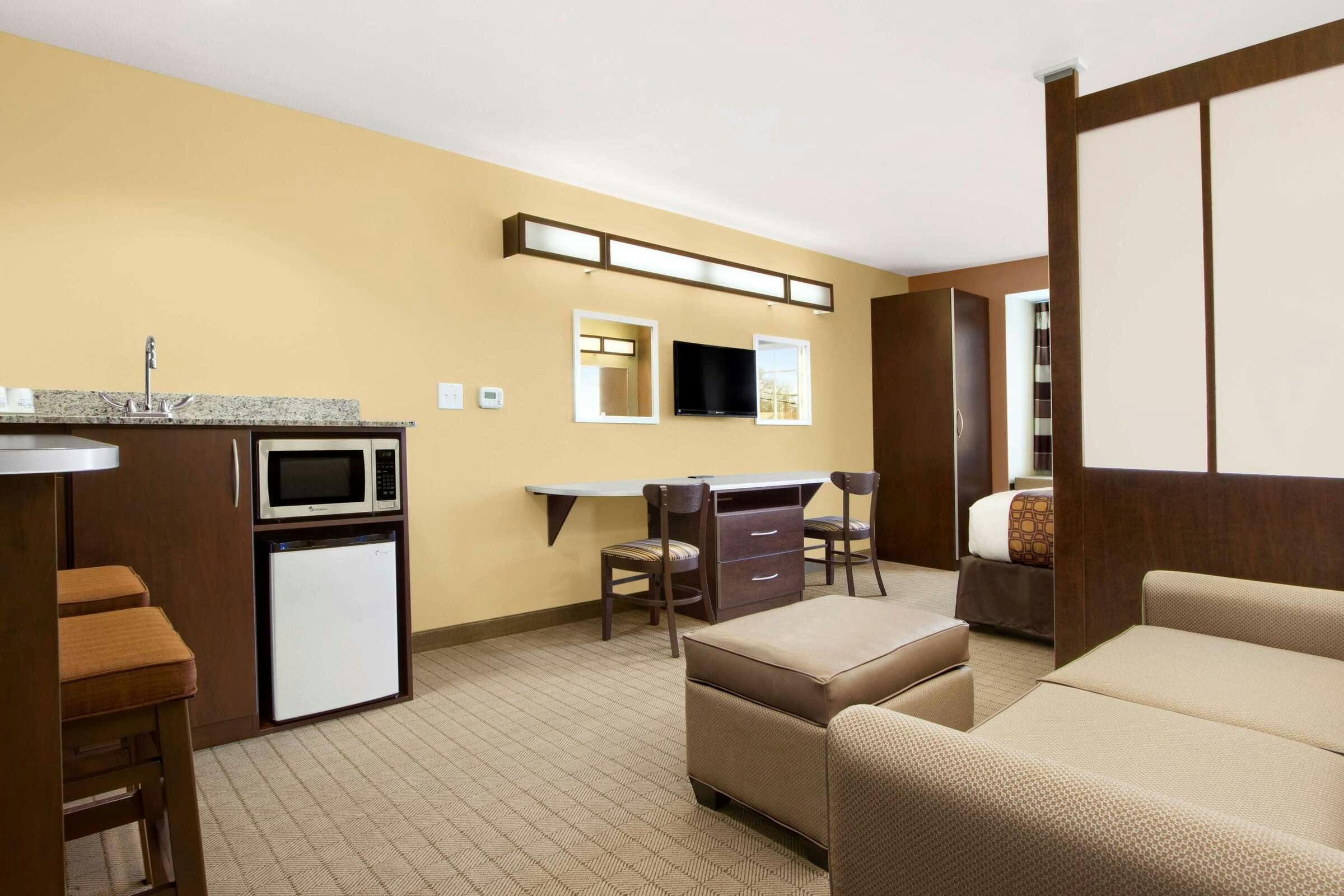 Hotel Microtel Inn & Suites by Wyndham Shelbyville photo 4