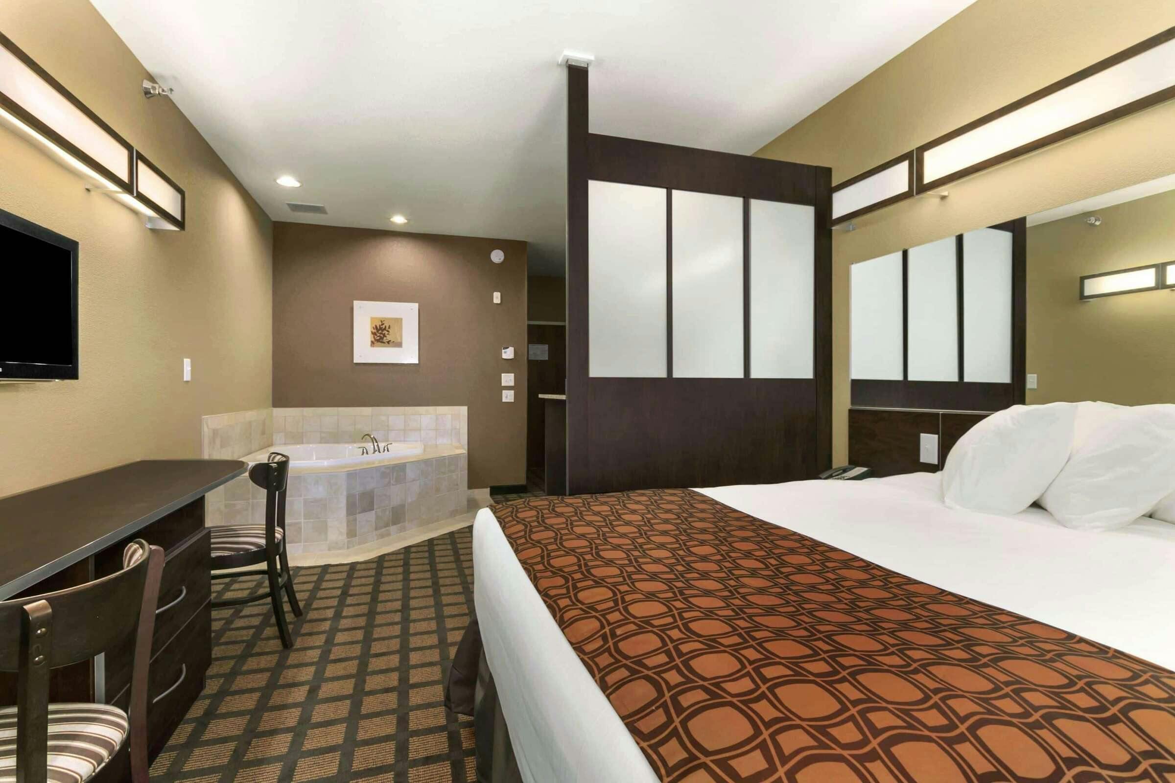 Hotel Microtel Inn & Suites by Wyndham Minot photo 4