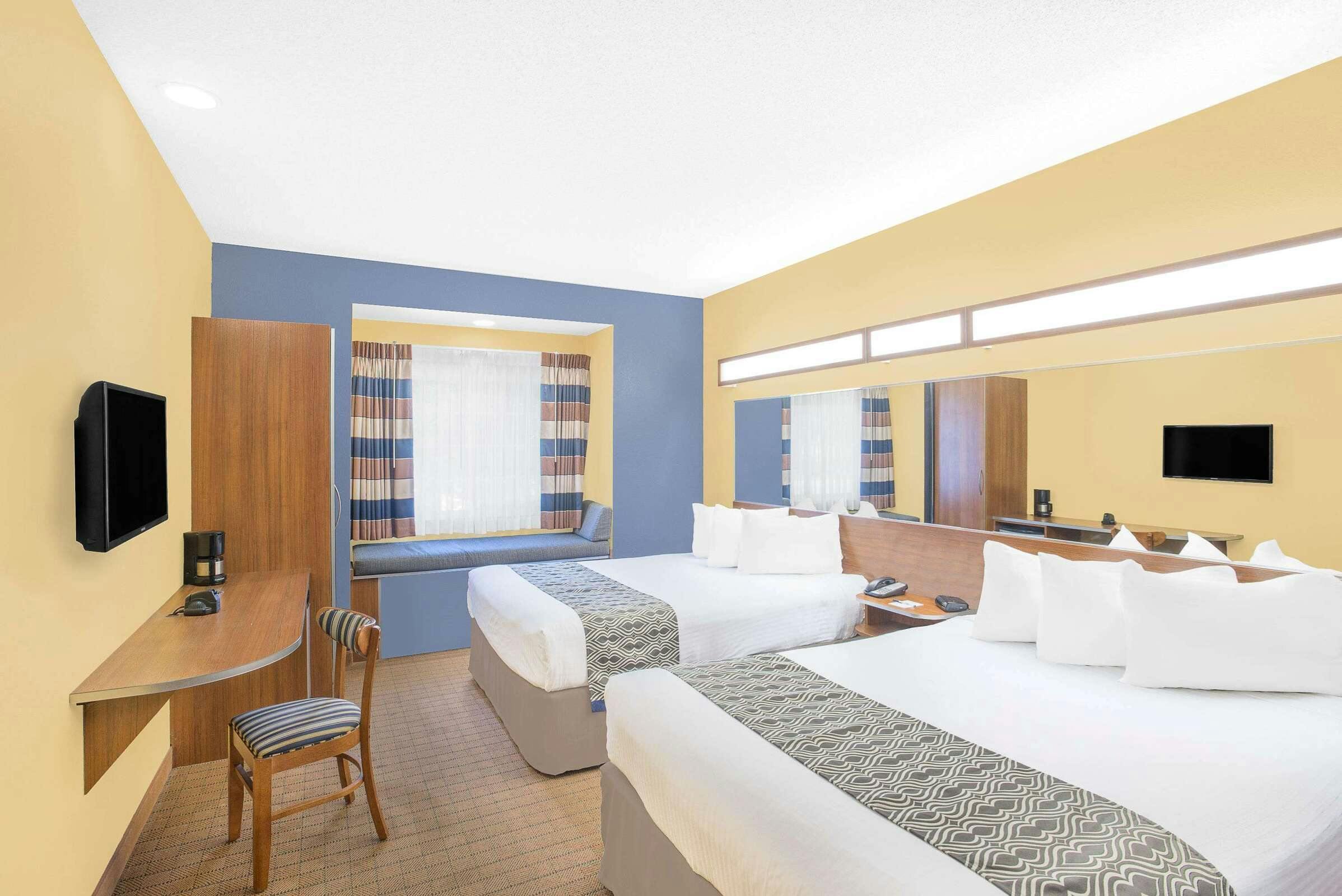 Hotel Microtel Inn & Suites by Wyndham Chili/Rochester Airport photo 2