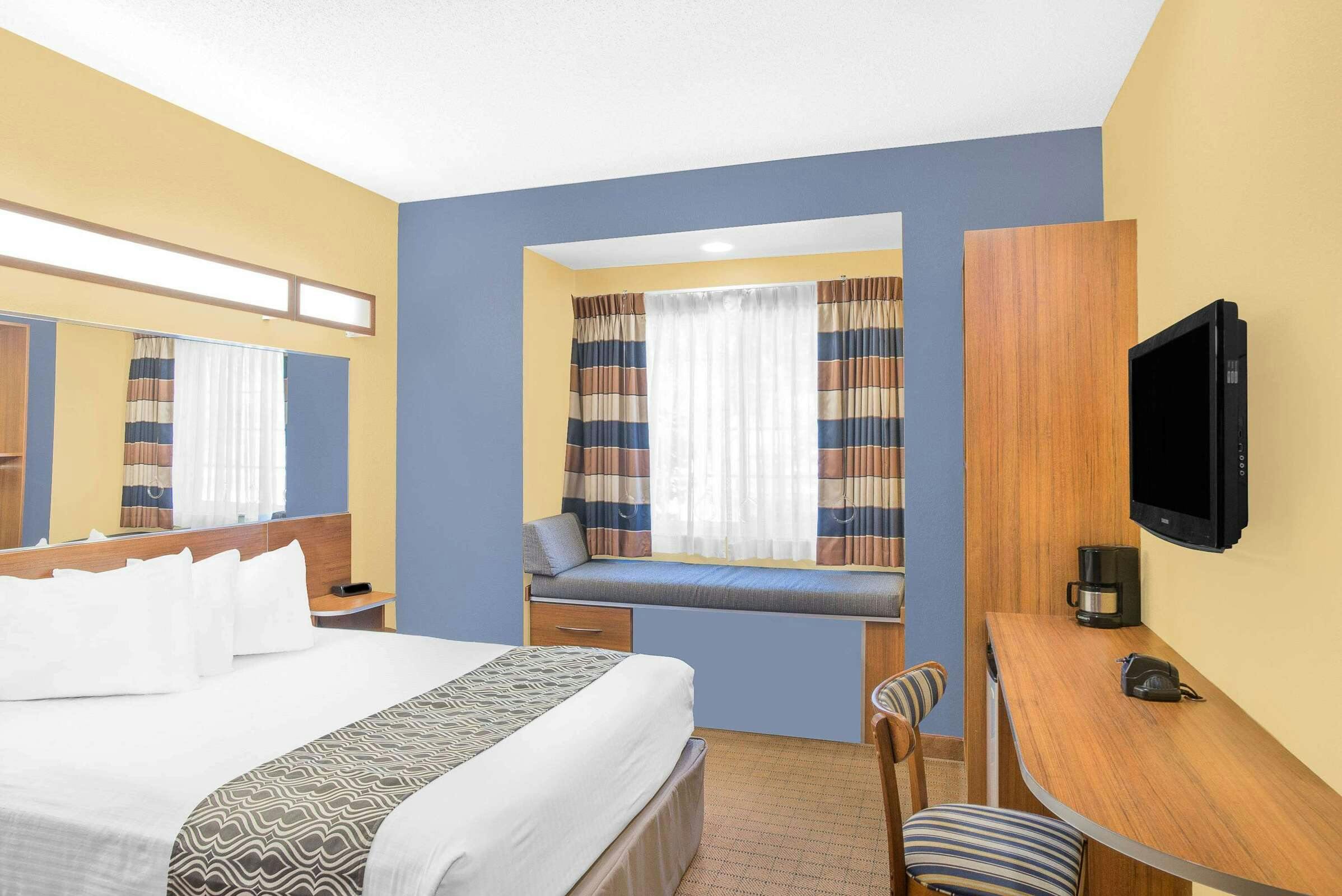 Hotel Microtel Inn & Suites by Wyndham Chili/Rochester Airport photo 4