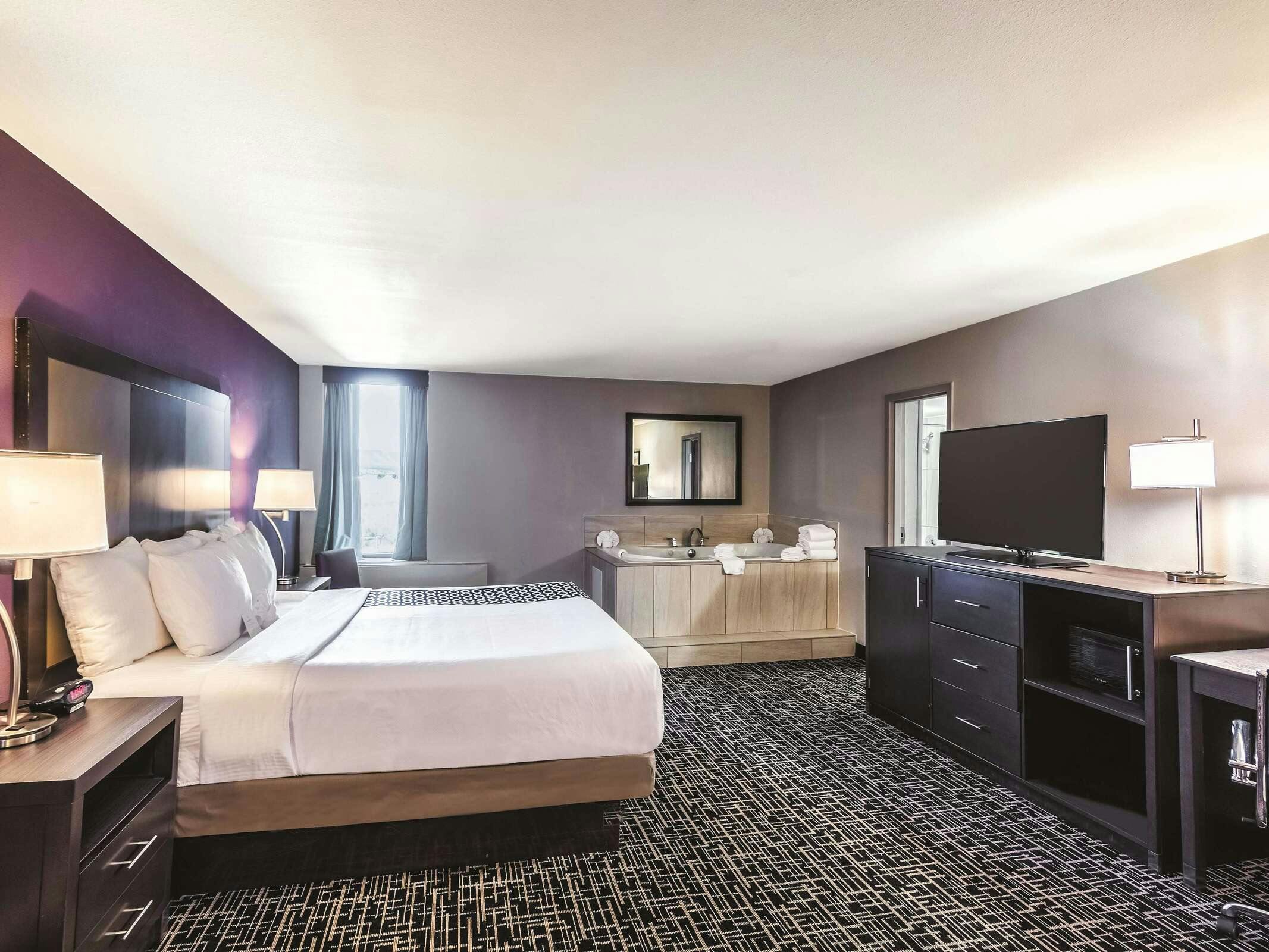 Hotel La Quinta Inn Ste CO Springs N photo 1