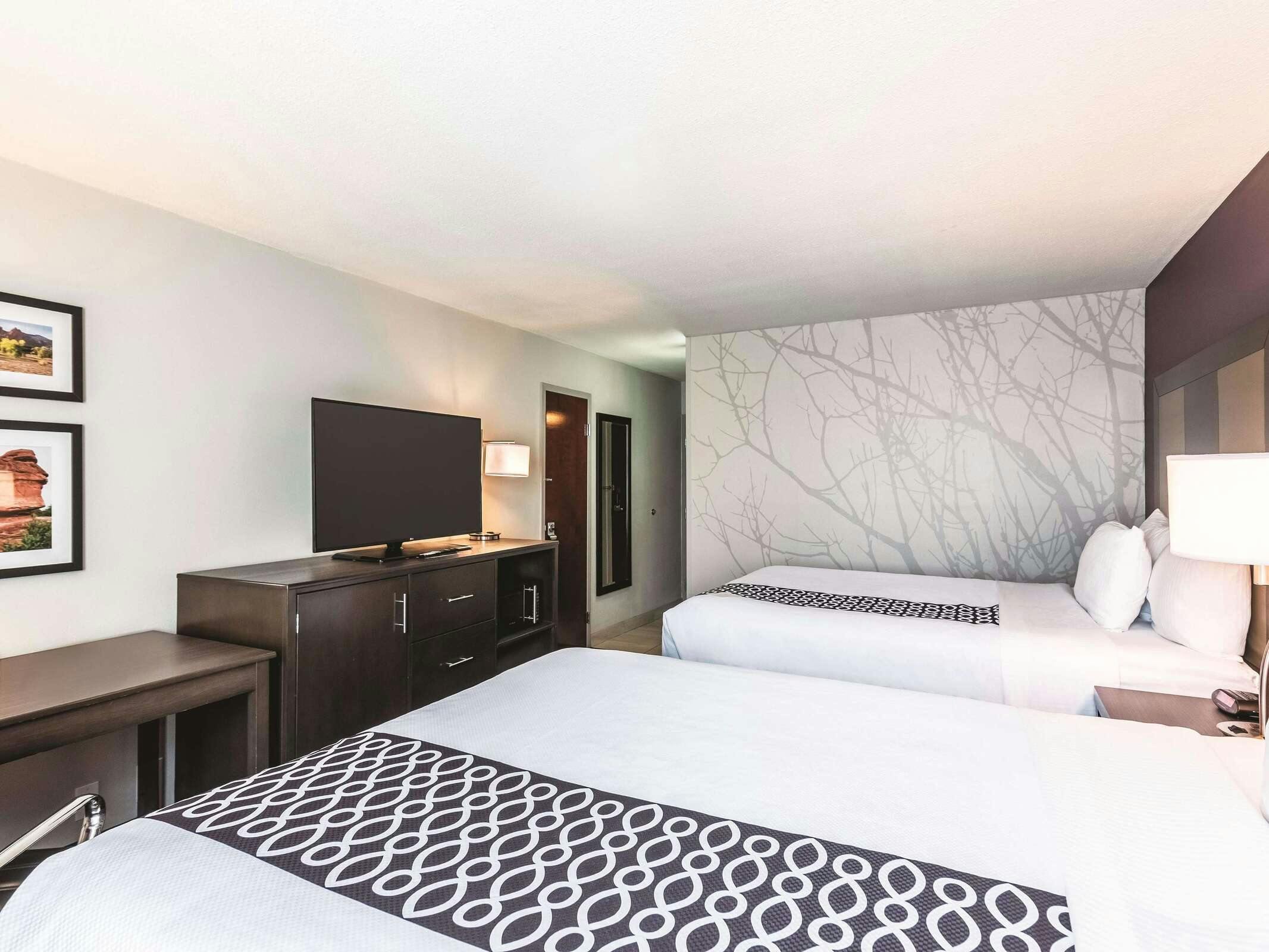 Hotel La Quinta Inn Ste CO Springs N photo 4