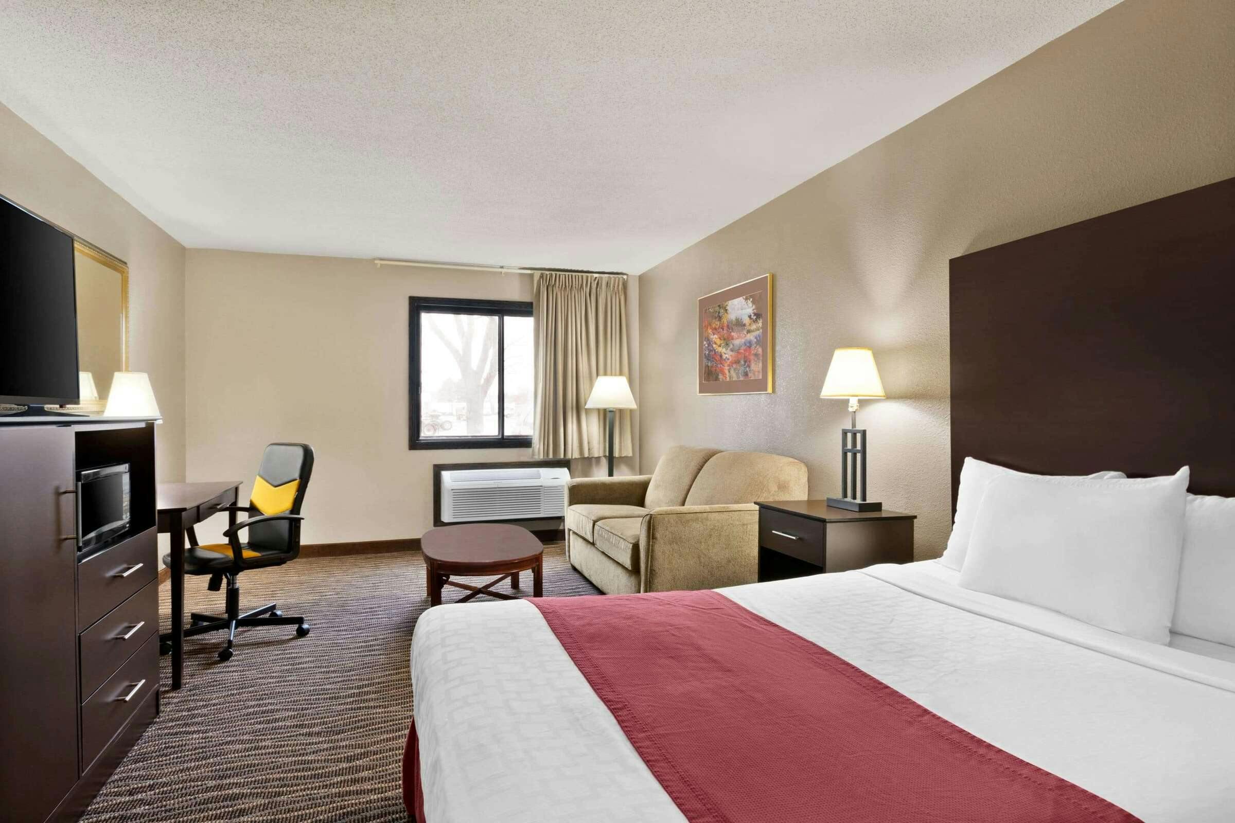 Hotel Baymont Sioux Falls North/I-29 photo 1