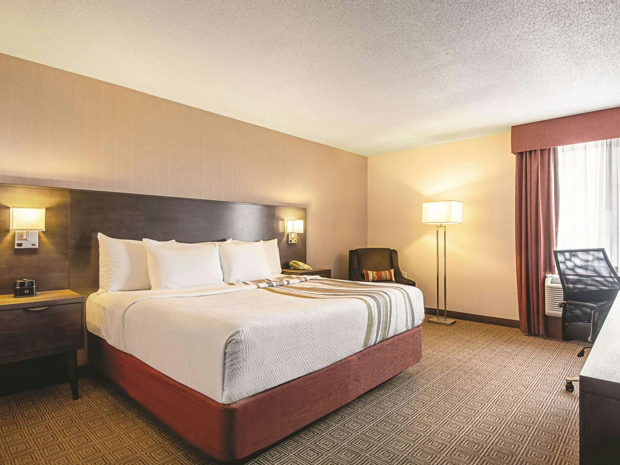 Hotel La Quinta Inn by Wyndham Vancouver Airport photo 1