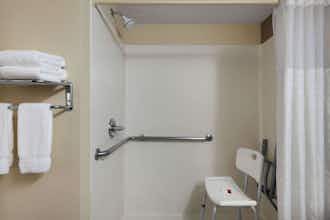 Hotel Baymont Belleville photo 5