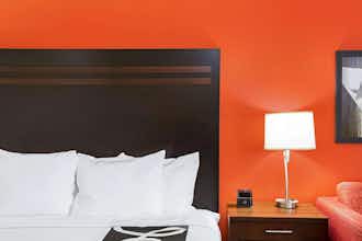 Hotel La Quinta Inn & Suites by Wyndham Pecos photo 2