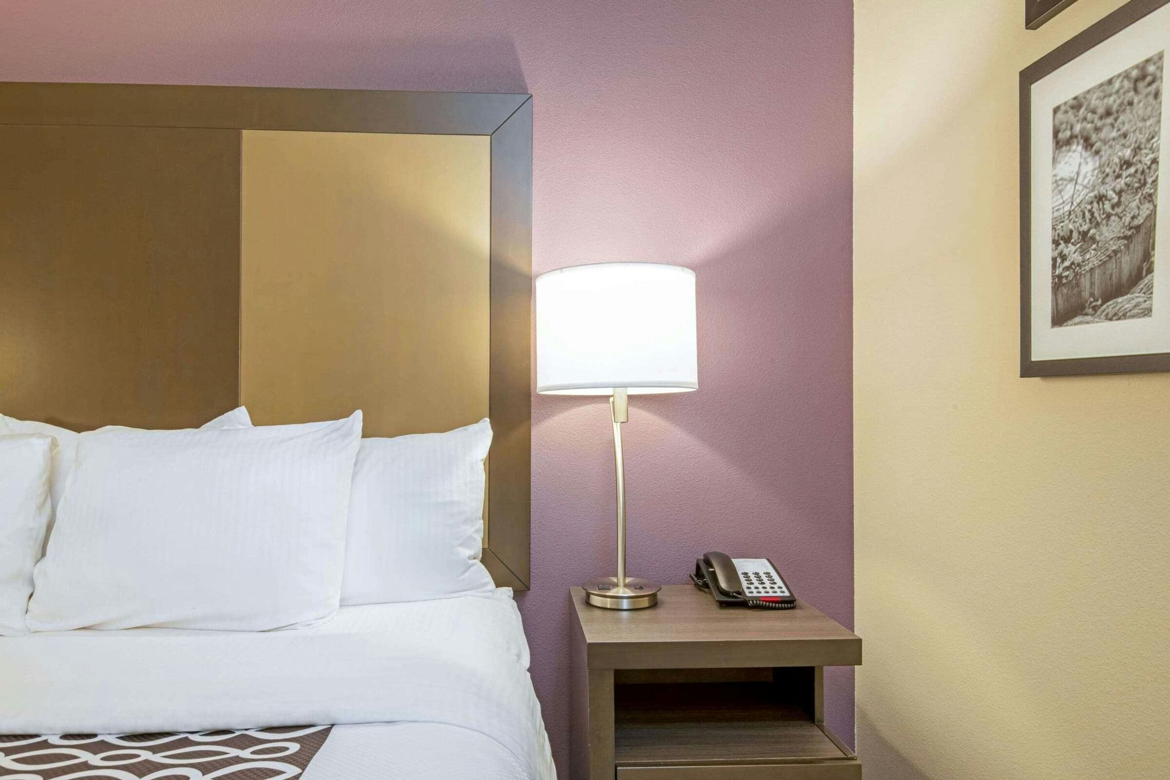 Hotel La Quinta Inn & Suites by Wyndham Weatherford OK photo 3