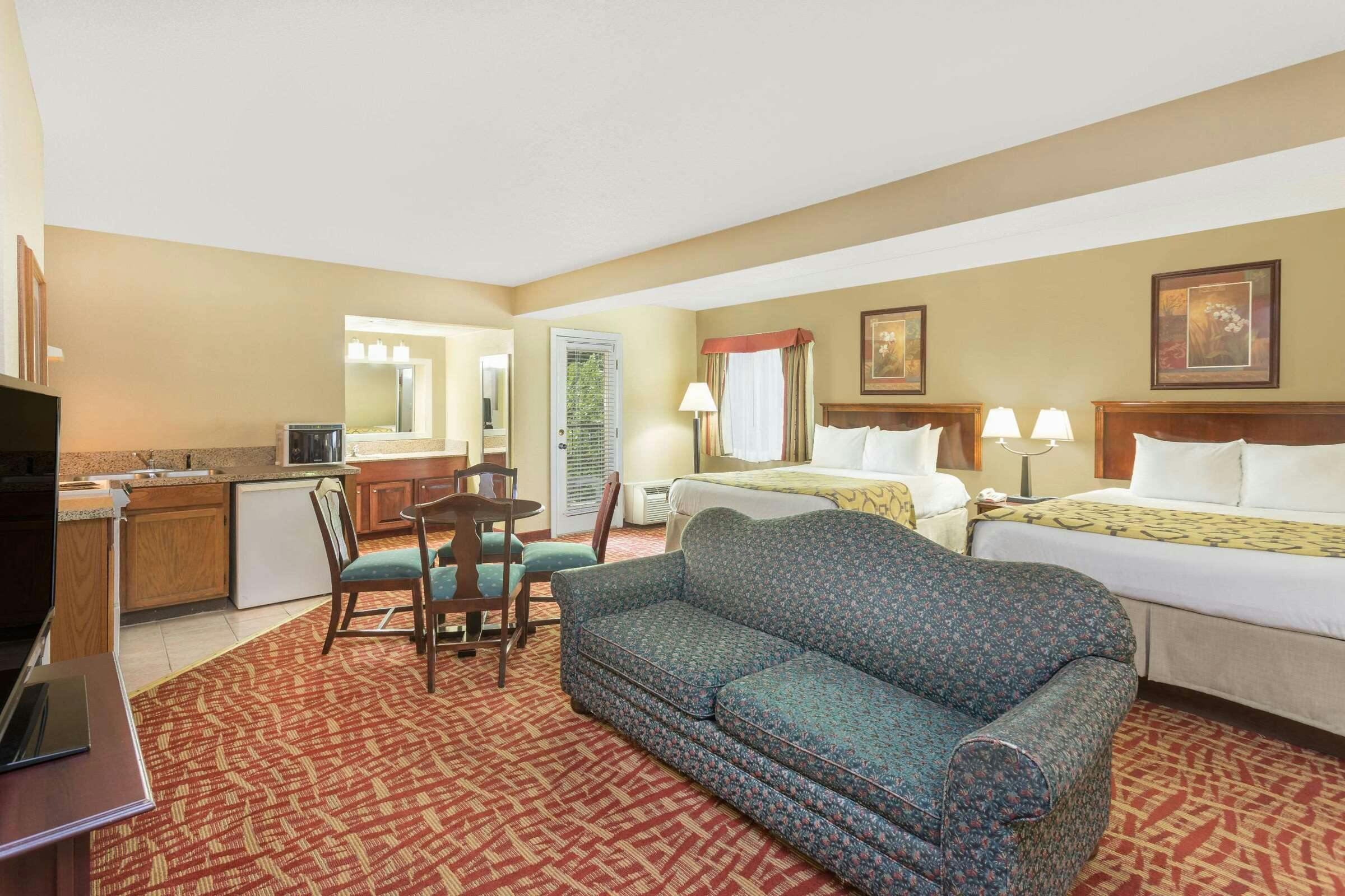 Hotel Baymont by Wyndham Sevierville Pigeon Forge photo 5