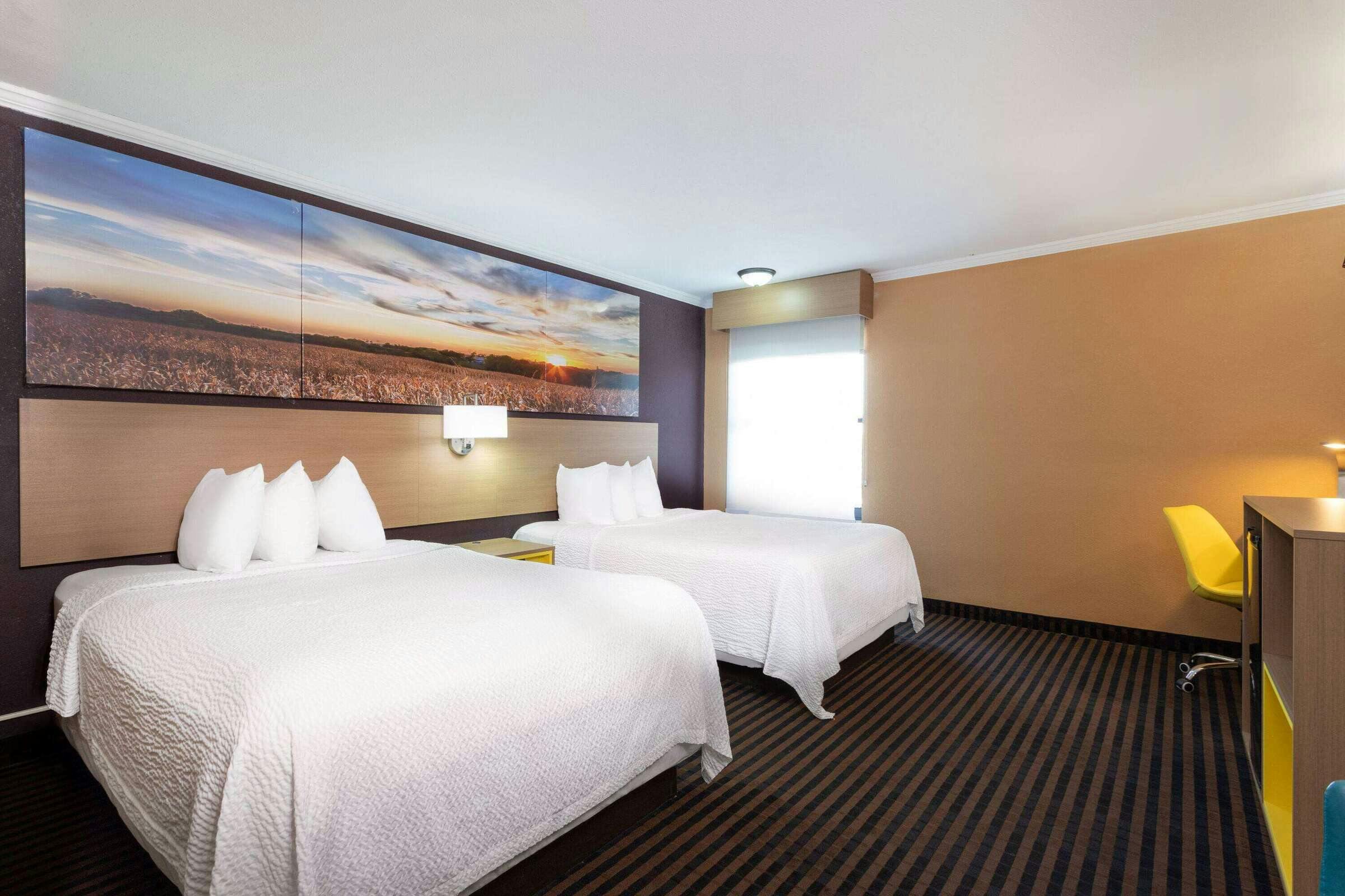 Hotel Days Inn by Wyndham Anderson IN photo 2