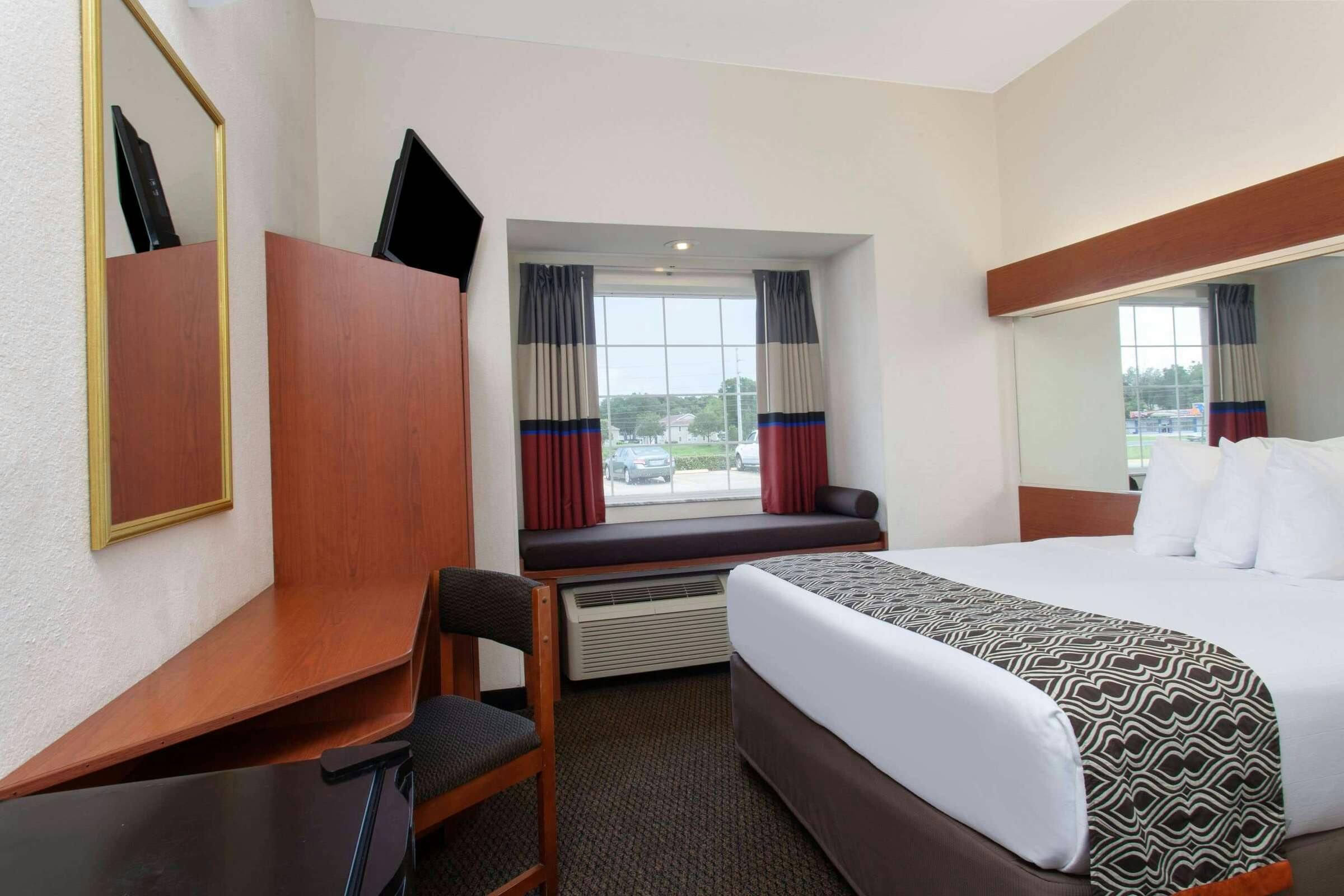 Hotel Microtel Inn & Suites by Wyndham Lady Lake/The Villages photo 2