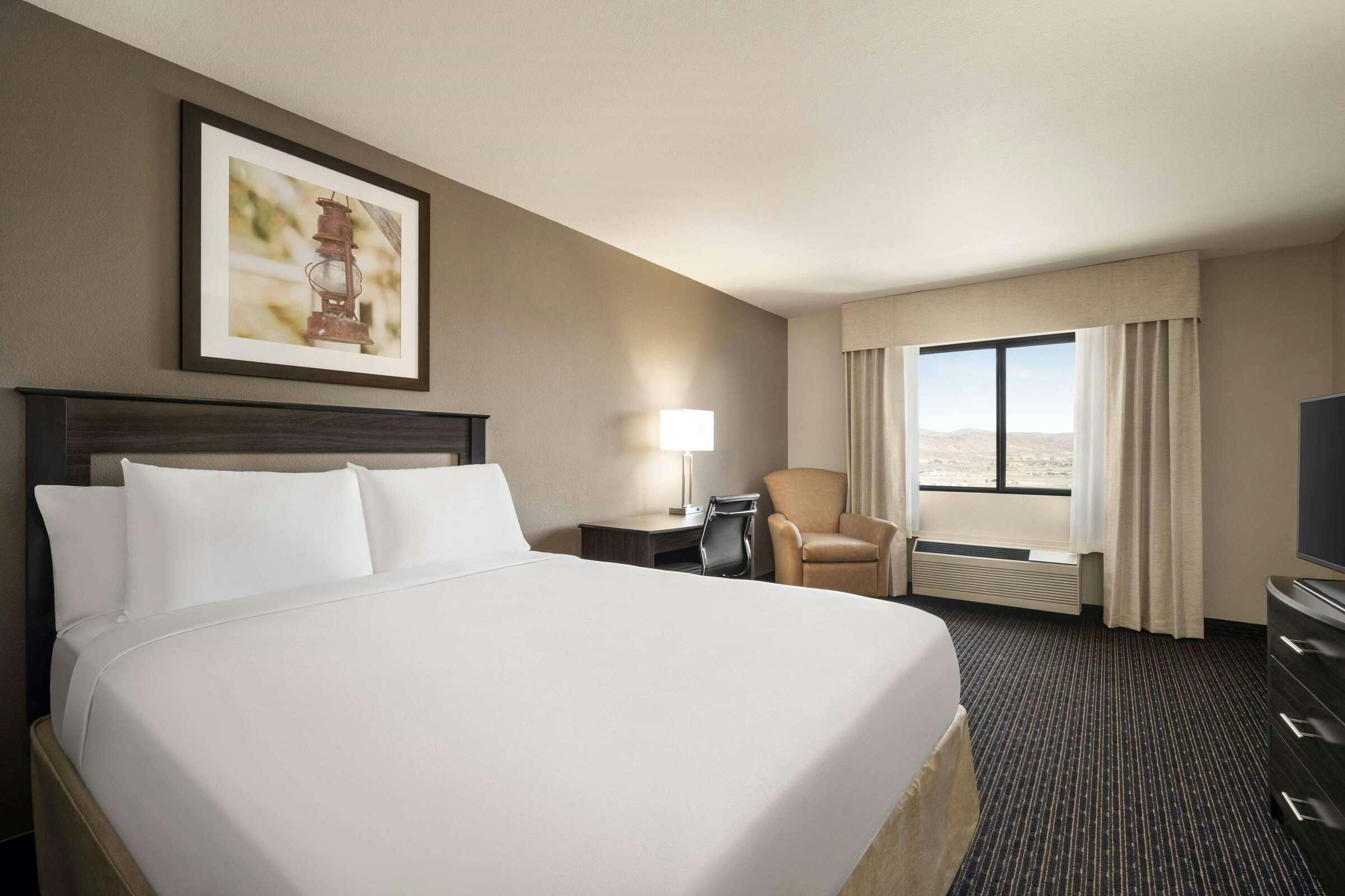 Hotel Baymont Elko photo 3