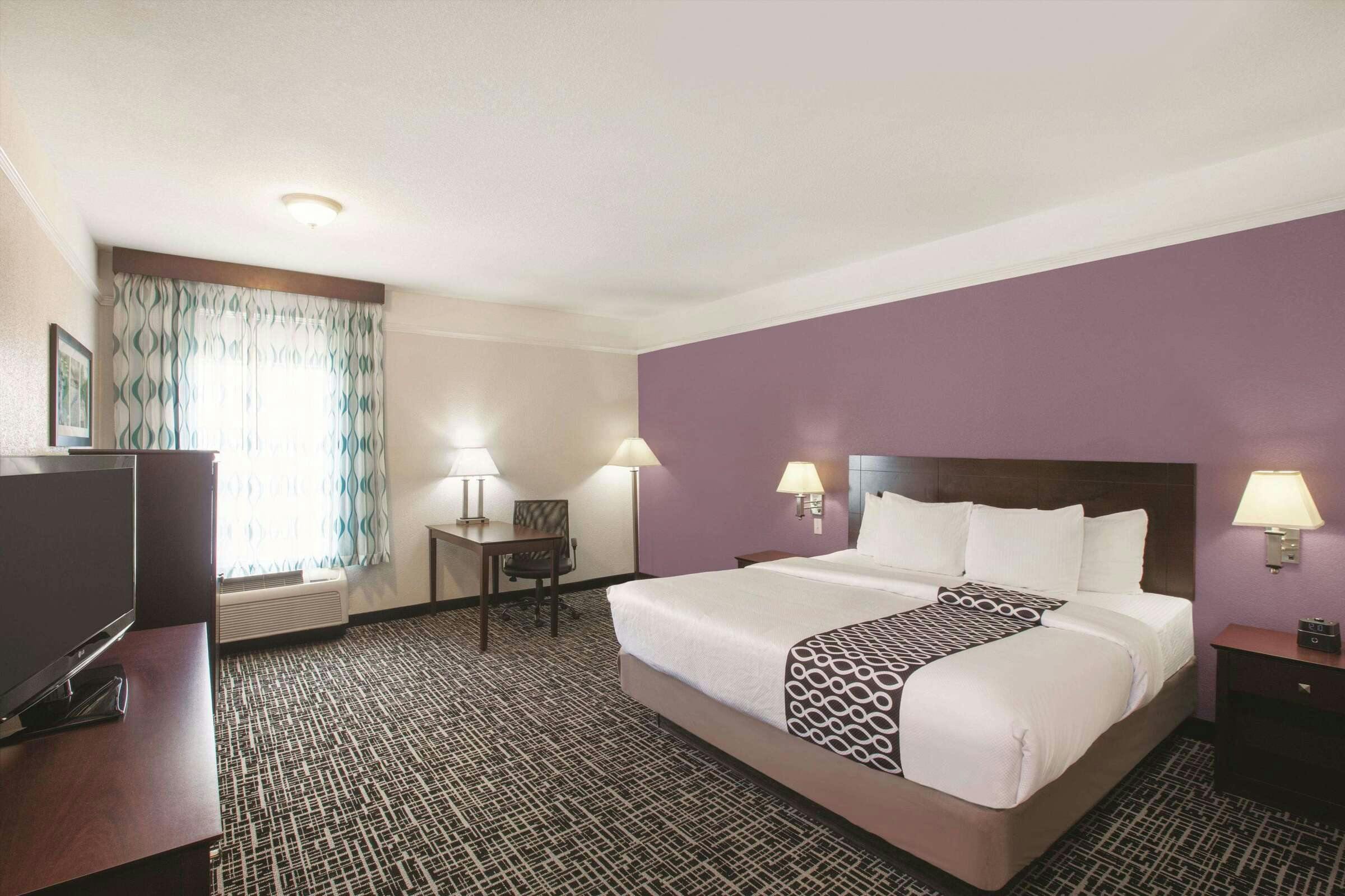 Hotel La Quinta Inn & Suites by Wyndham Mansfield TX photo 3