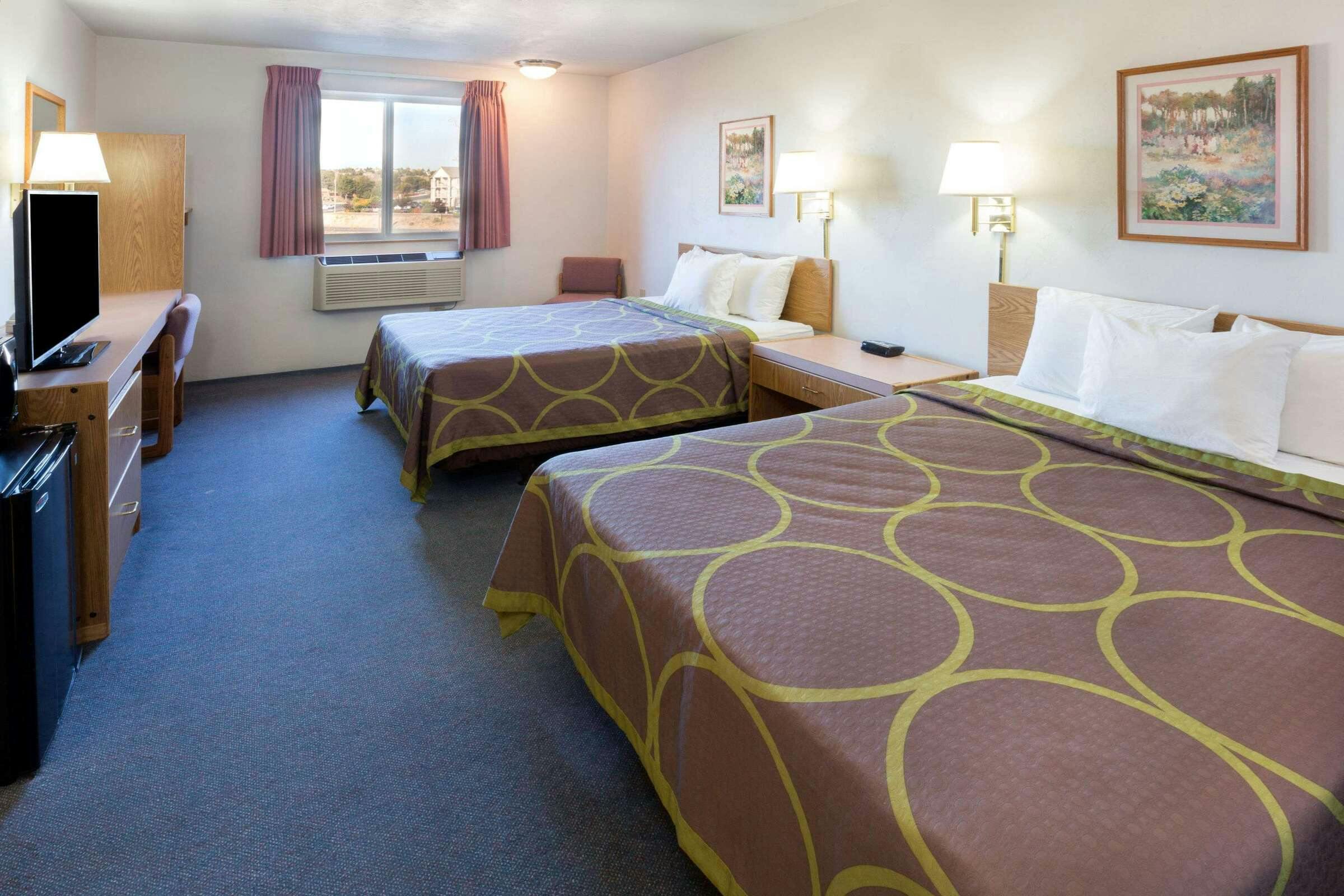 Hotel Super 8 by Wyndham Redmond photo 3