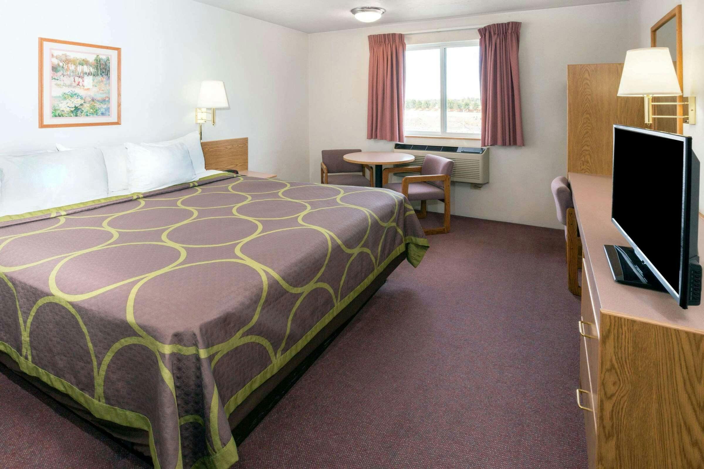 Hotel Super 8 by Wyndham Redmond photo 5