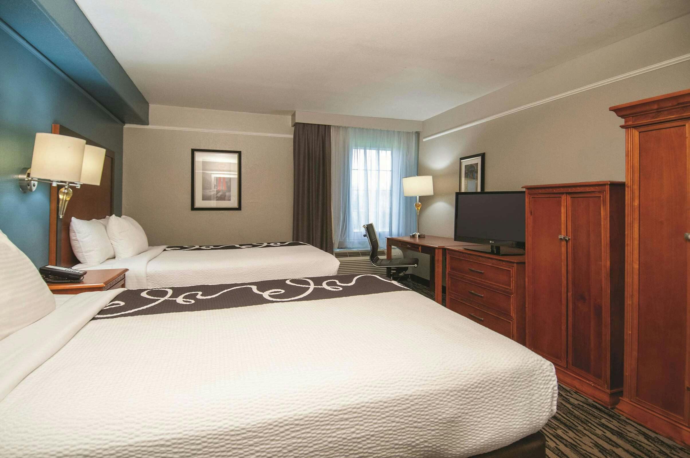 Hotel La Quinta Inn by Wyndham San Antonio Brooks City Base photo 1