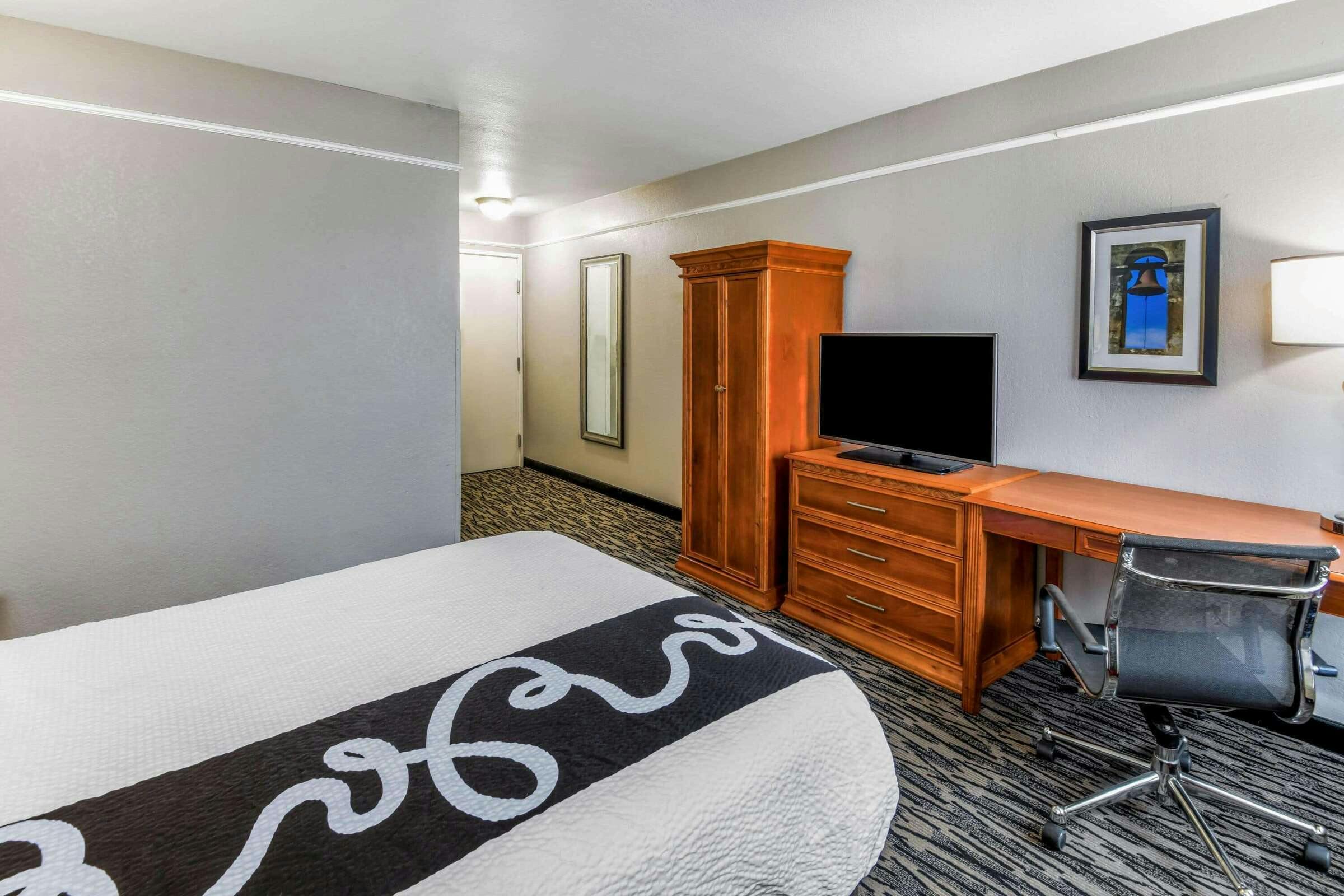 Hotel La Quinta Inn by Wyndham San Antonio Brooks City Base photo 3