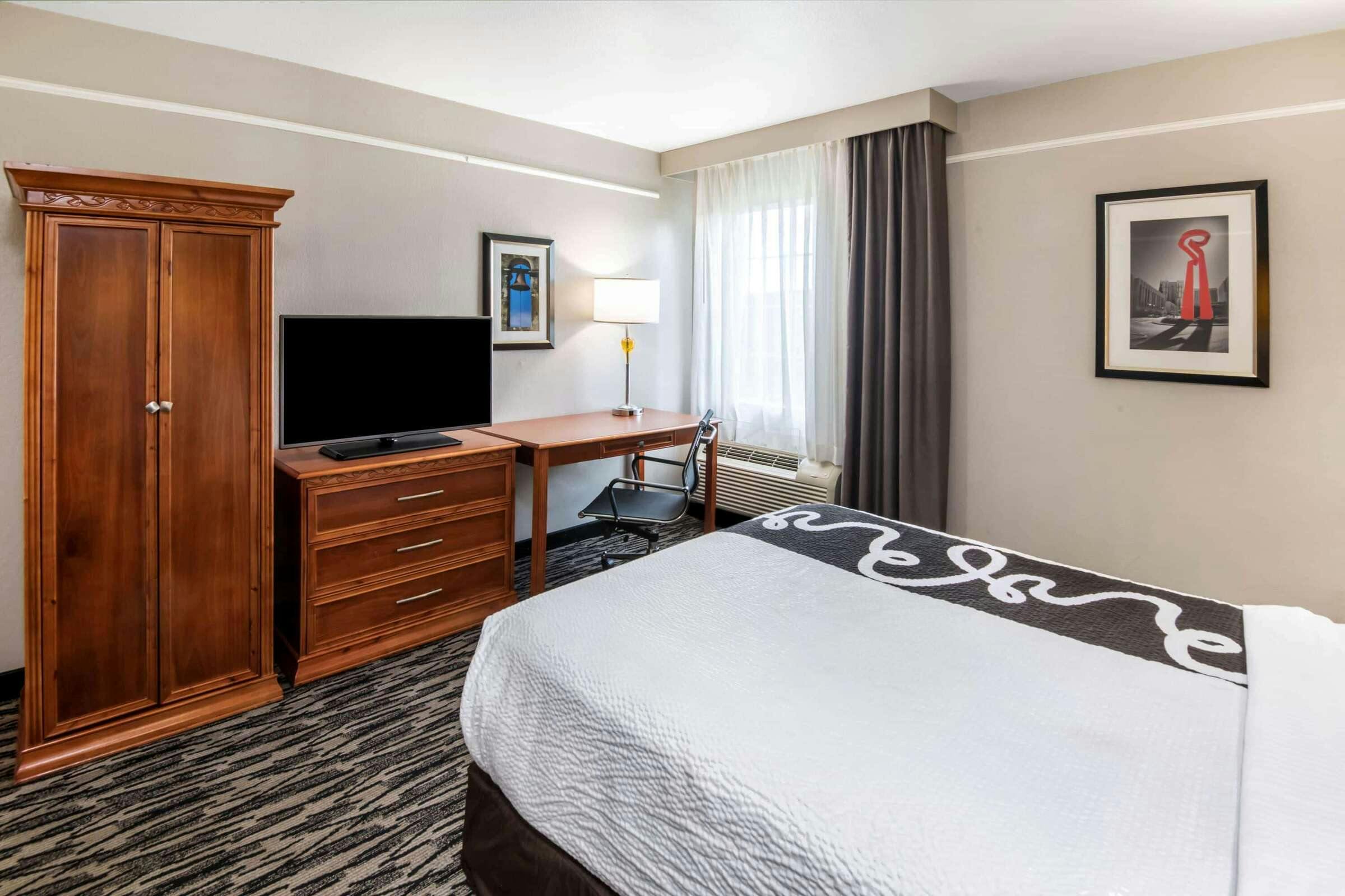 Hotel La Quinta Inn by Wyndham San Antonio Brooks City Base photo 5