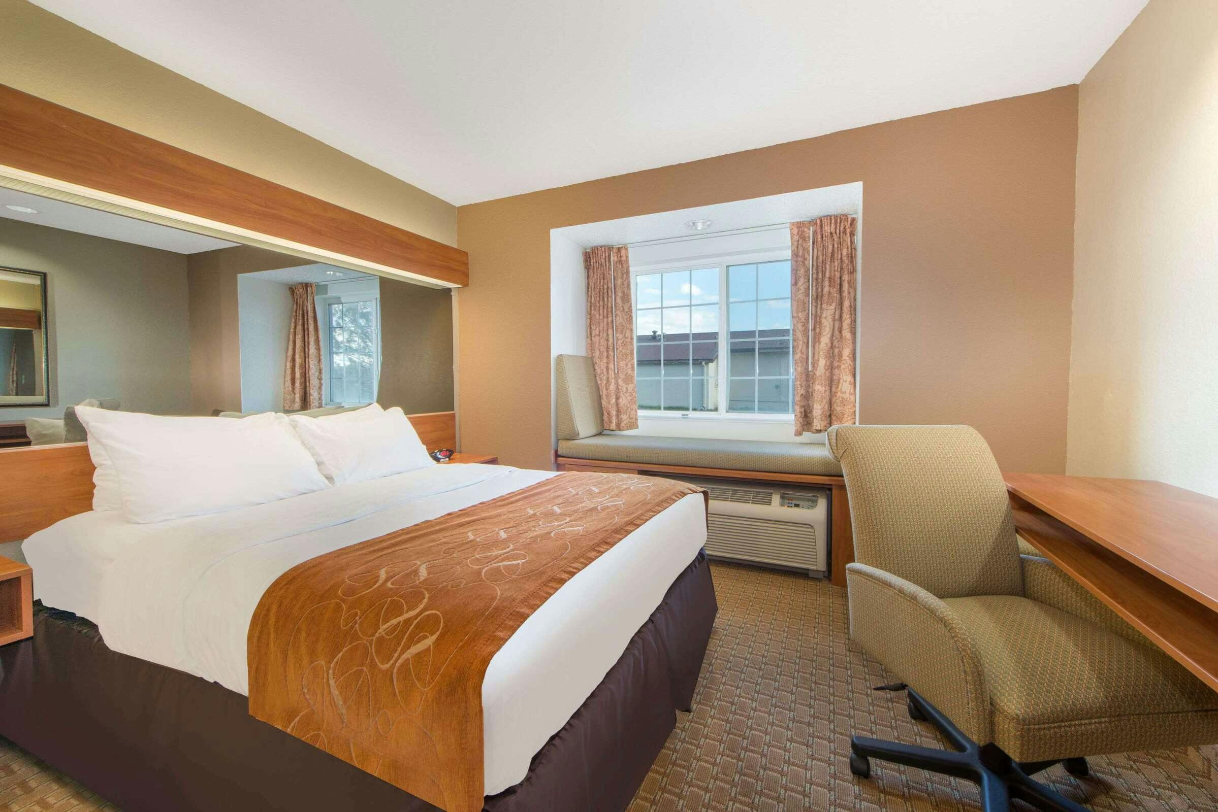 Hotel Microtel Inn & Suites by Wyndham Raton photo 2