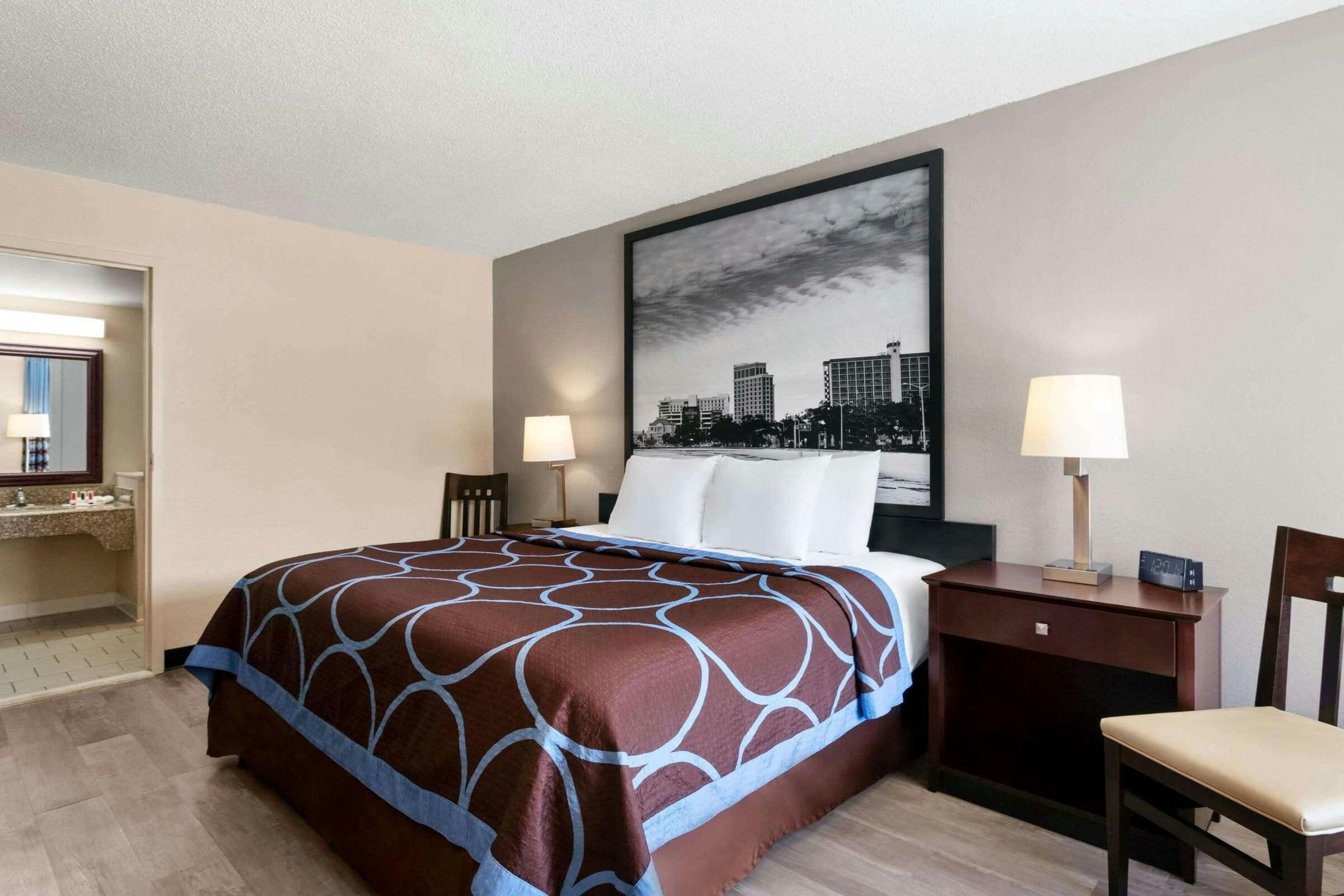 Hotel Super 8 by Wyndham Gulfport Airport NW/Near Biloxi photo 1