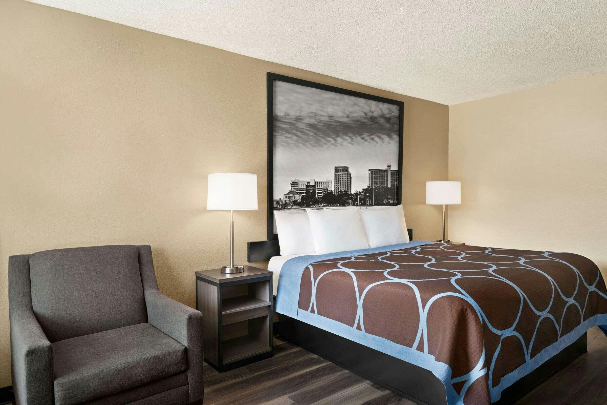 Hotel Super 8 by Wyndham Gulfport Airport NW/Near Biloxi photo 2