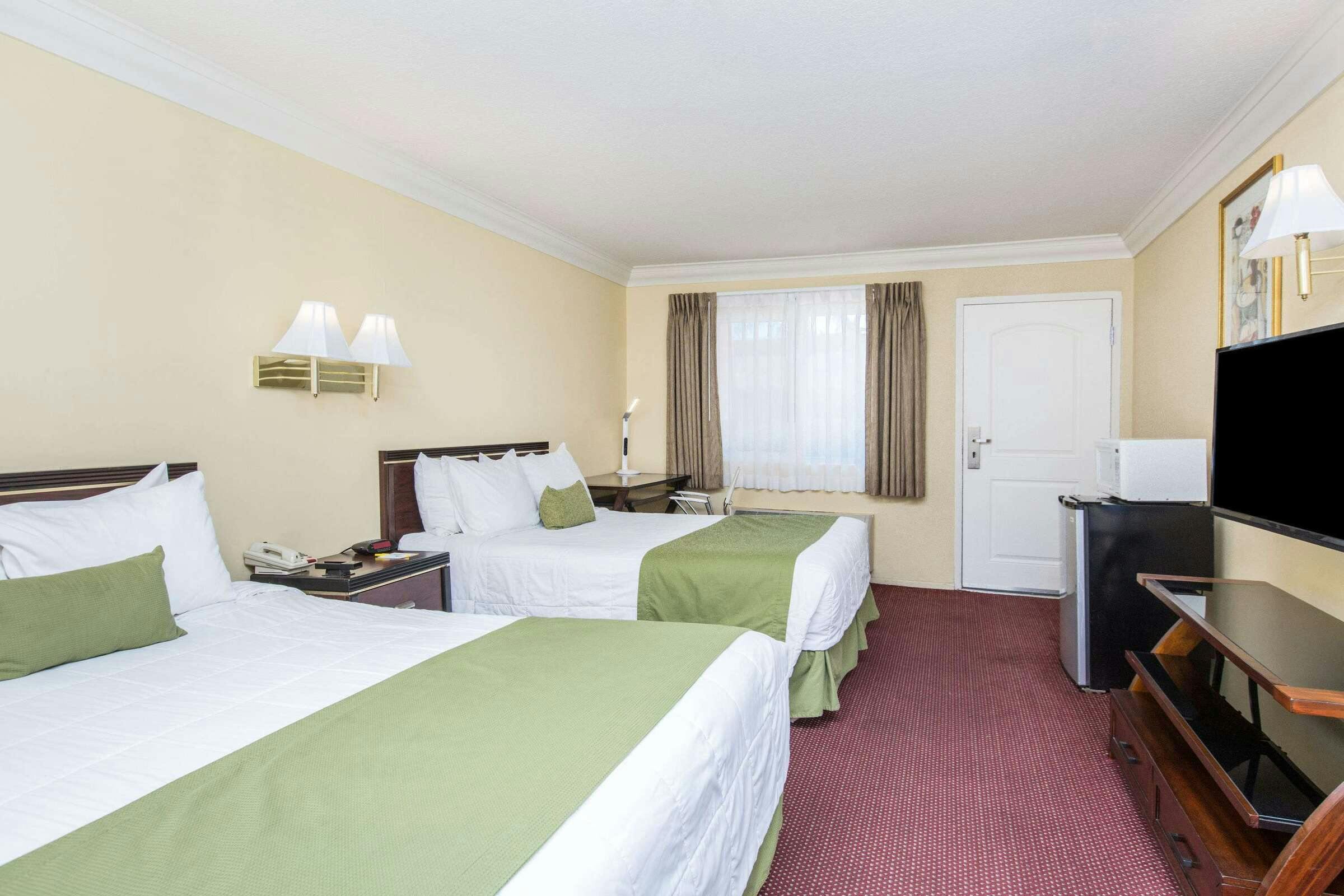 Hotel Days Inn by Wyndham Near City Of Hope photo 4