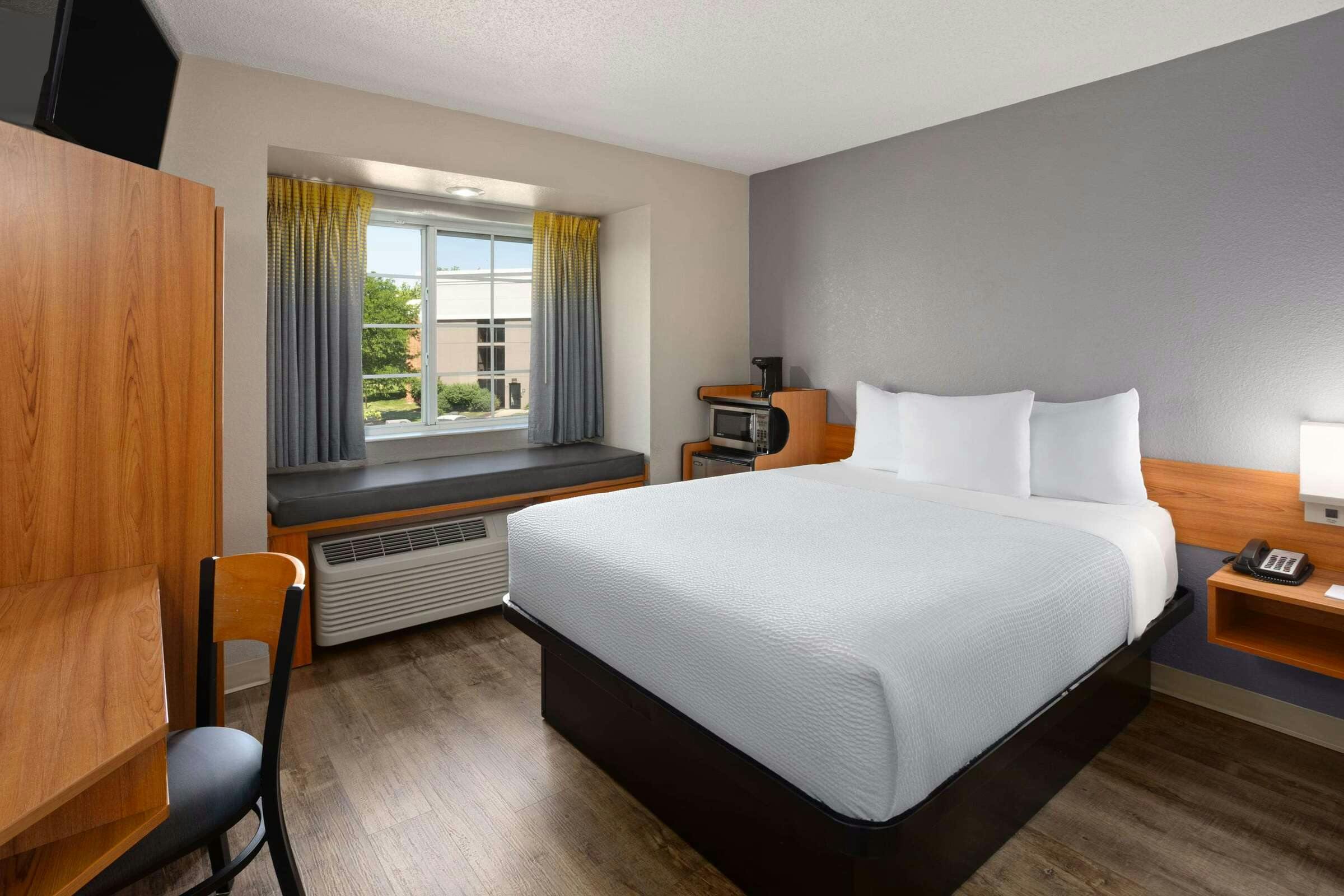 Hotel Microtel Inn & Suites by Wyndham Ann Arbor photo 1