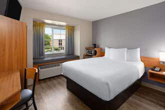 Hotel Microtel Inn & Suites by Wyndham Ann Arbor photo 1