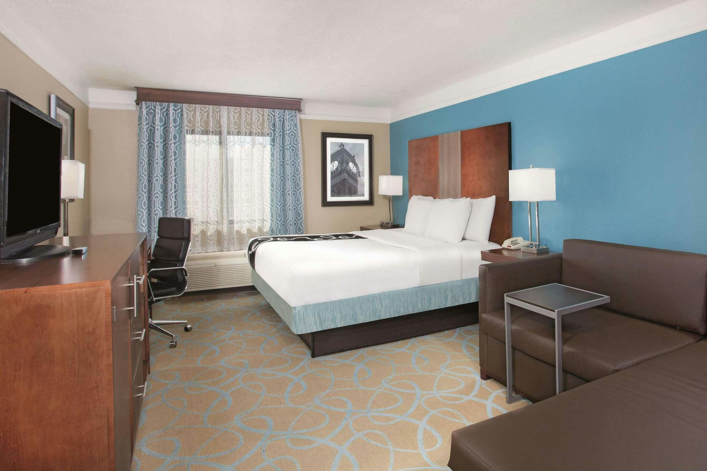 Hotel La Quinta Inn Ste Elizabethtwn photo 1