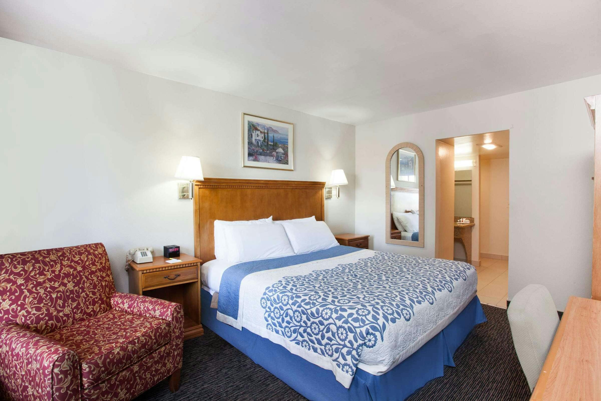 Hotel Days Inn by Wyndham Anaheim Near the Park photo 1