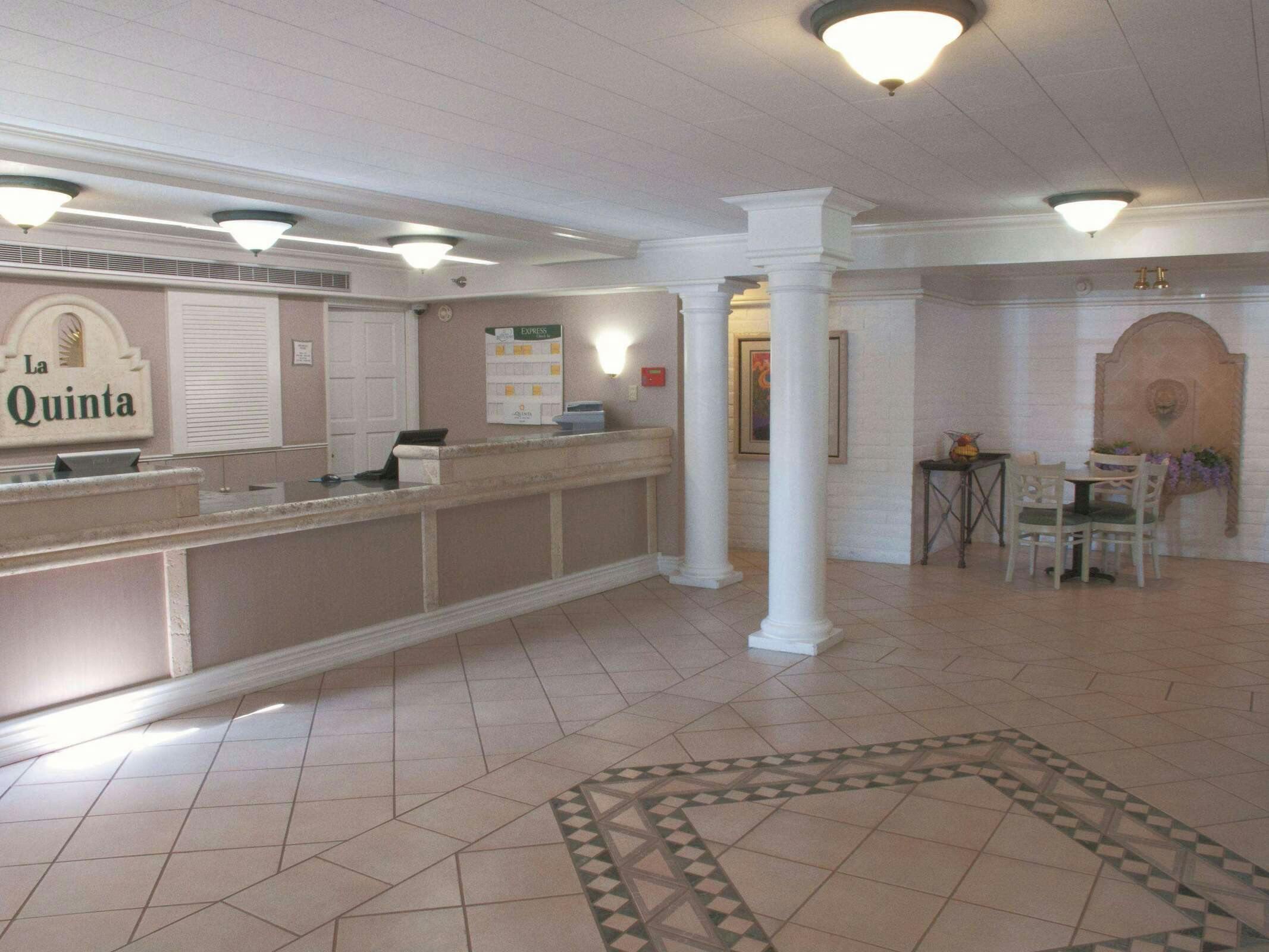 Hotel La Quinta Inn by Wyndham Bakersfield South photo 4