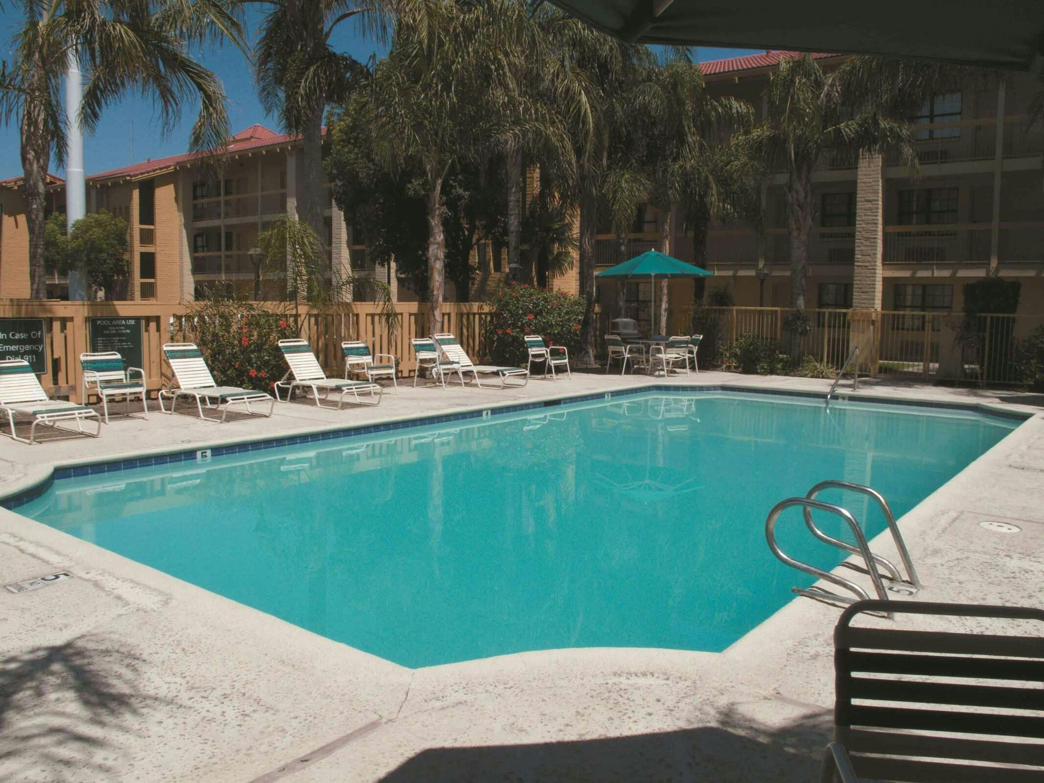 Hotel La Quinta Inn by Wyndham Bakersfield South photo 5