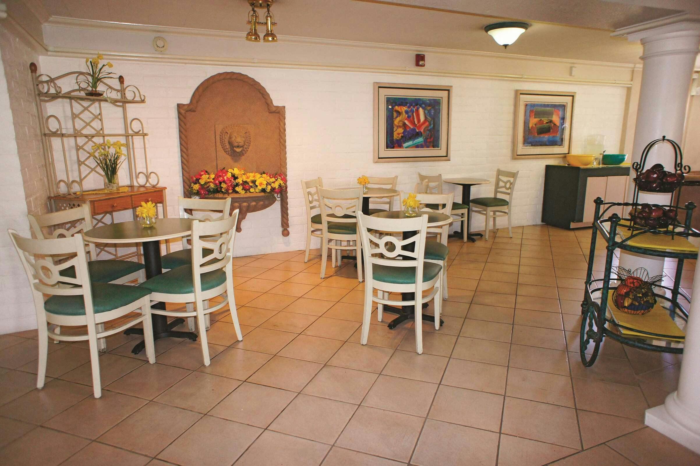 Hotel La Quinta Inn by Wyndham Bakersfield South photo 3