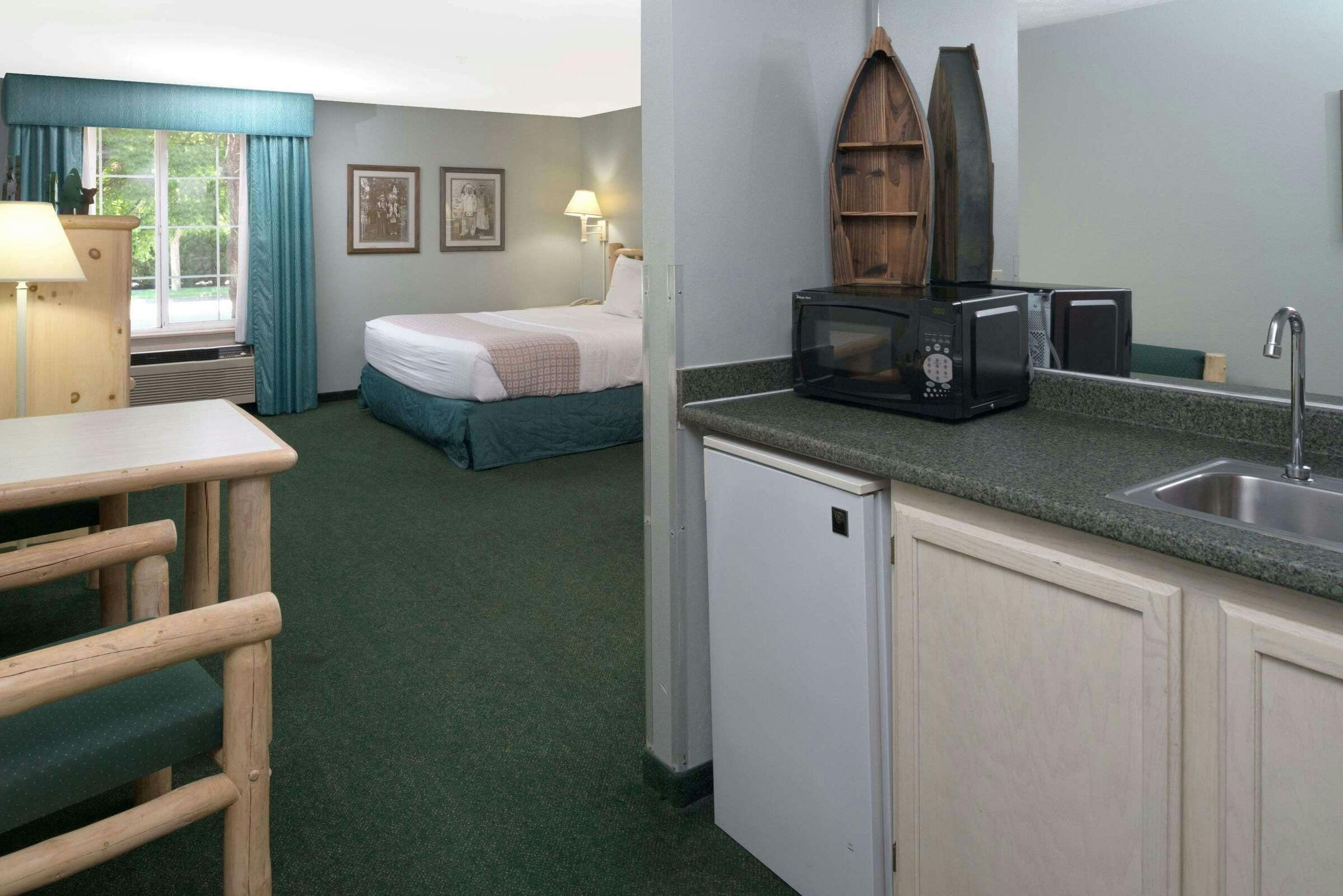 Hotel Baymont Coeur d Alene photo 1