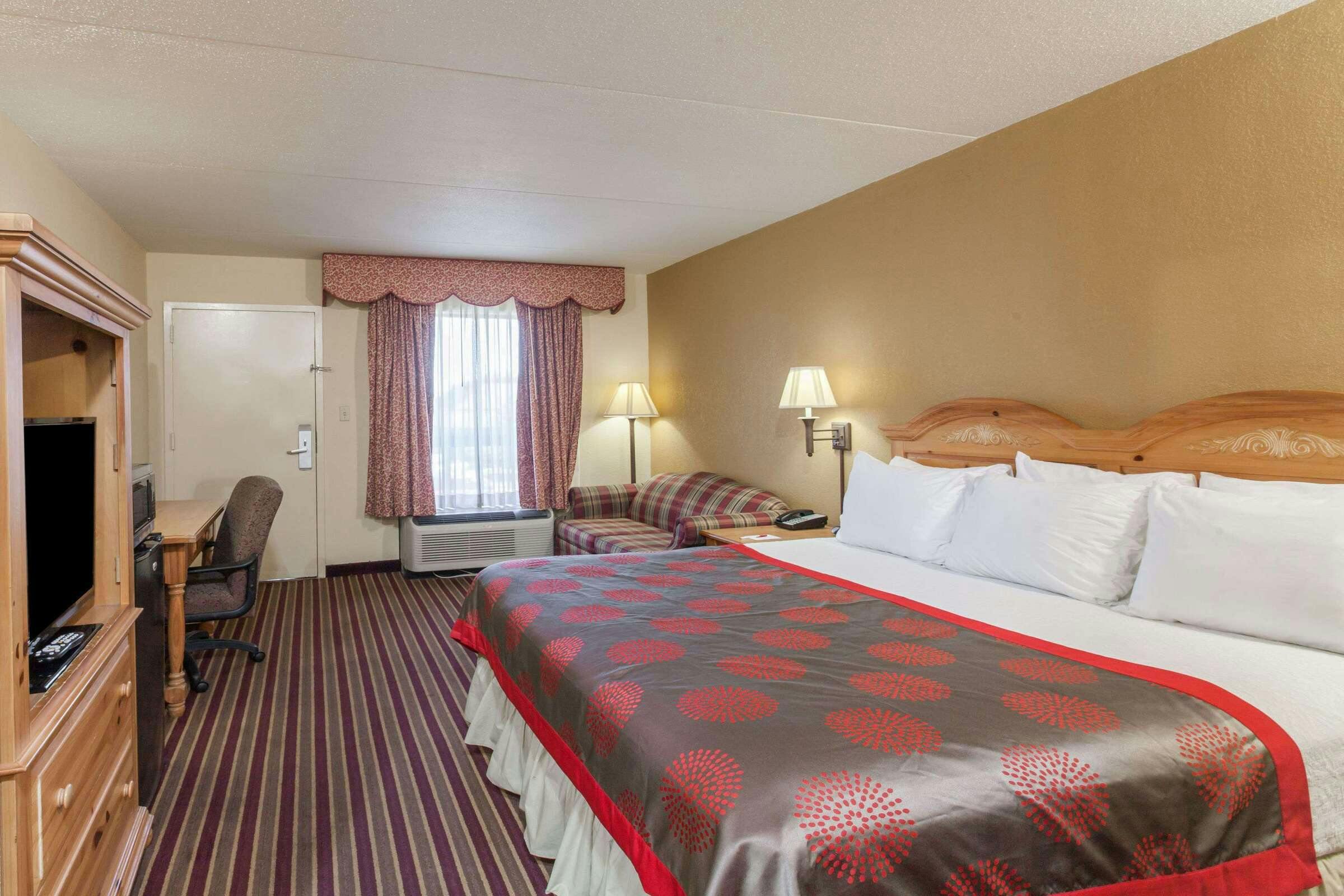 Hotel Ramada by Wyndham Lebanon photo 1