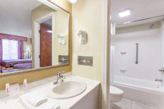 Hotel Ramada by Wyndham Lebanon photo 5