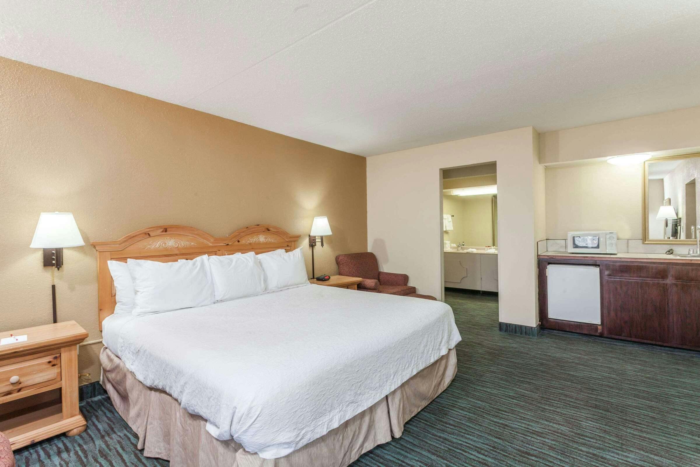 Hotel Ramada by Wyndham Lebanon photo 3