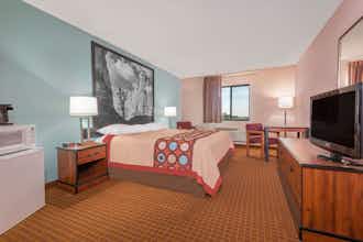Hotel Super 8 by Wyndham Wakeeney photo 2