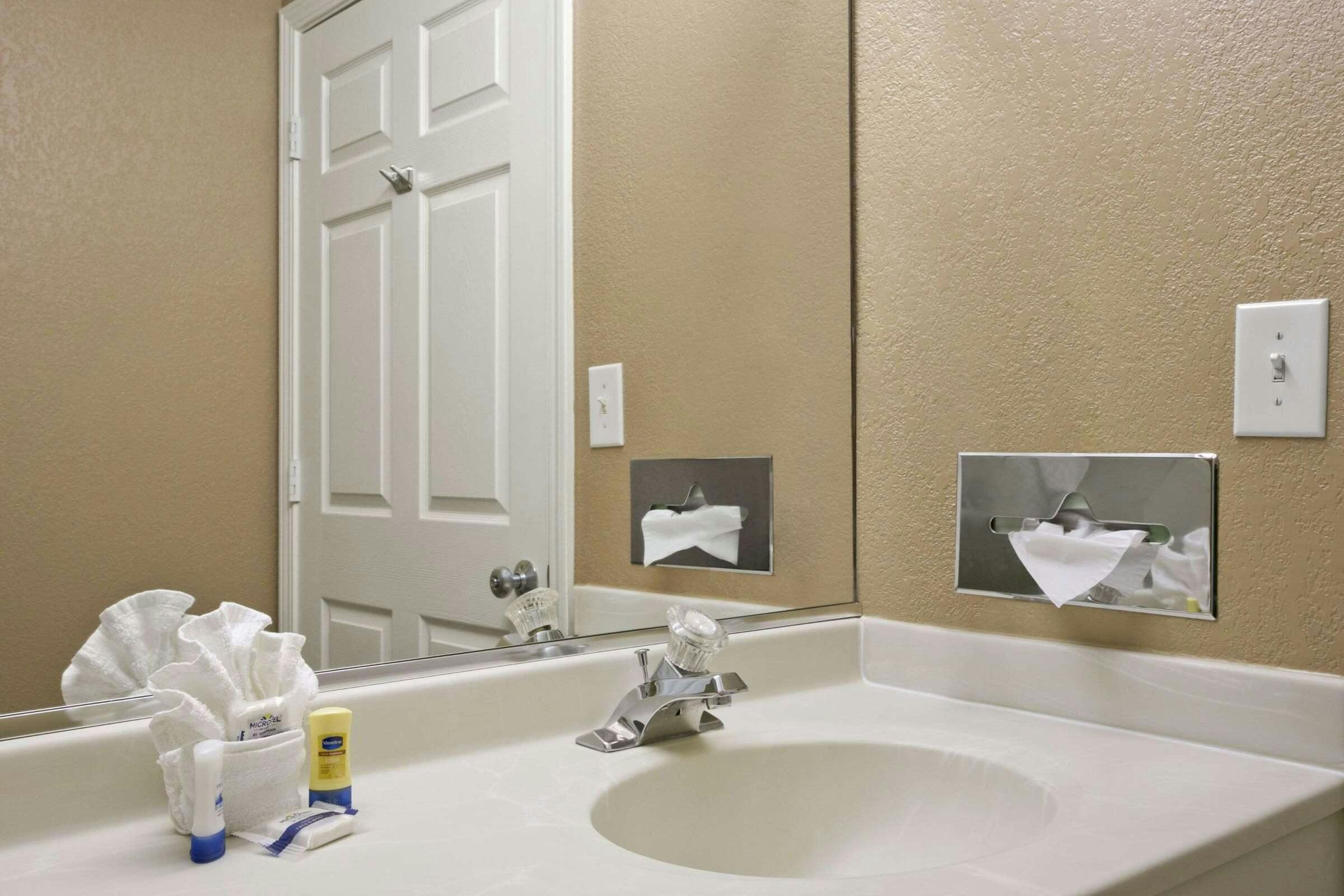 Hotel Microtel Inn & Suites by Wyndham Mineral Wells/Parkersburg photo 3