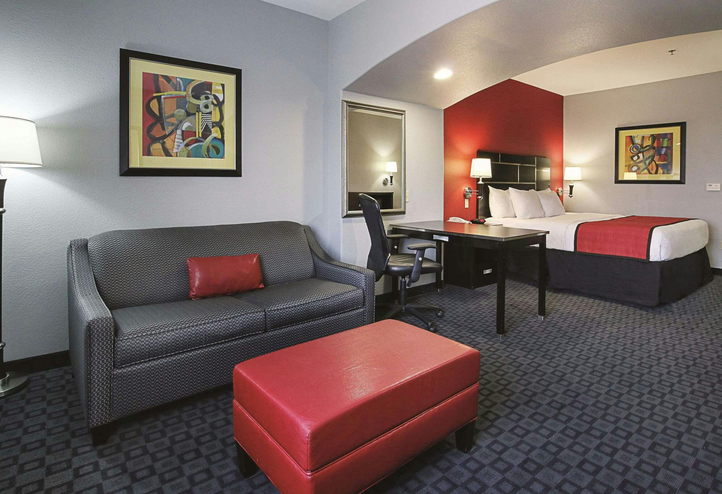 Hotel La Quinta Inn & Suites by Wyndham Dallas - Hutchins photo 2