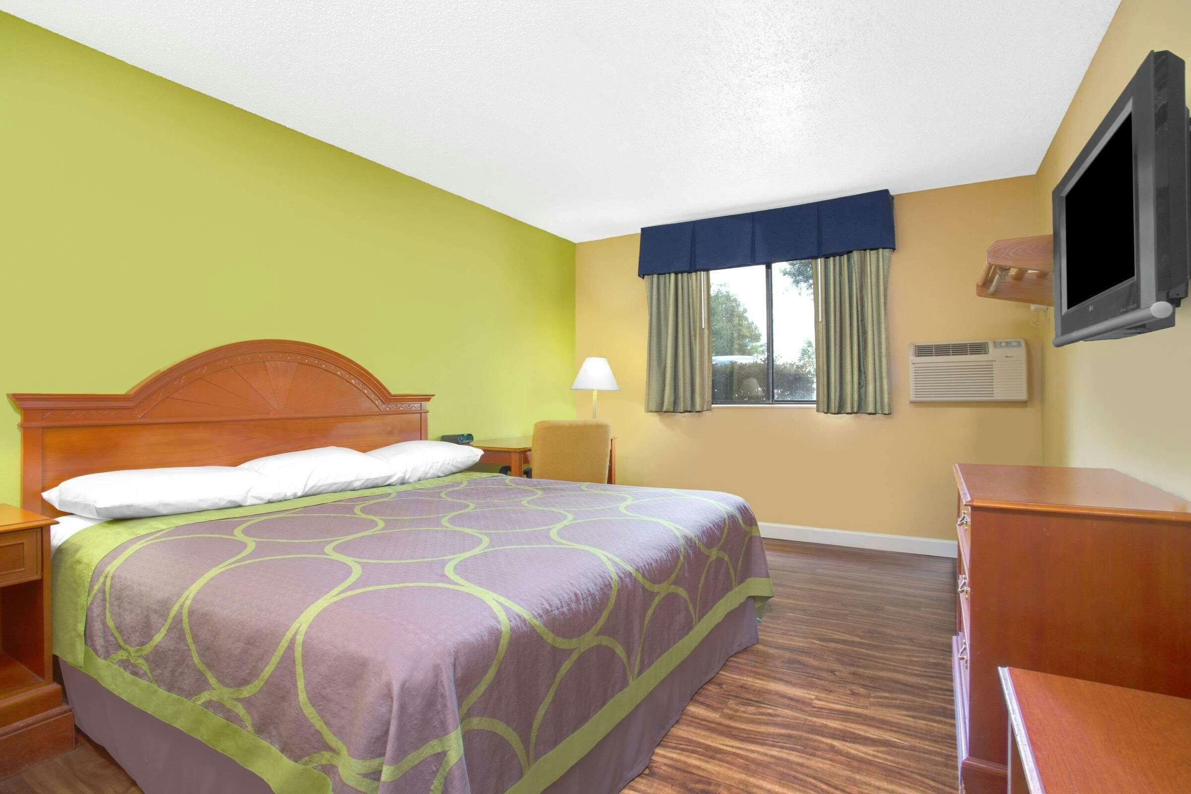 Hotel Super 8 Gainesville I-75 Univ photo 4