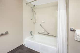 Hotel Baymont Grd Rpds photo 4