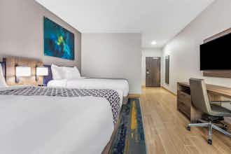Hotel La Quinta Inn & Suites by Wyndham Galveston West Seawall photo 1