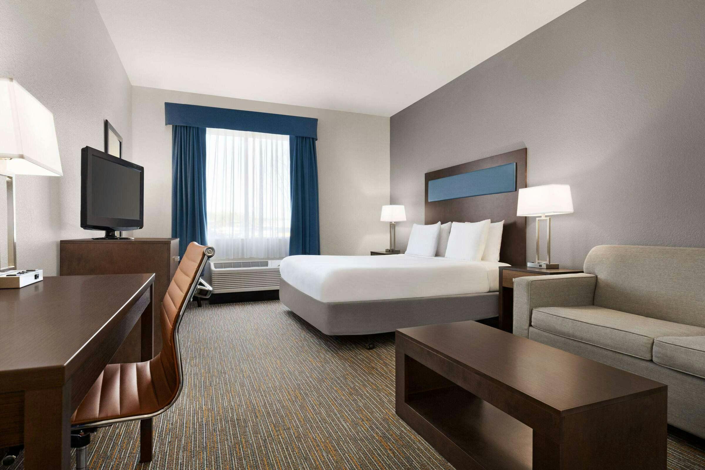 Hotel Wingate by Wyndham Southport photo 1