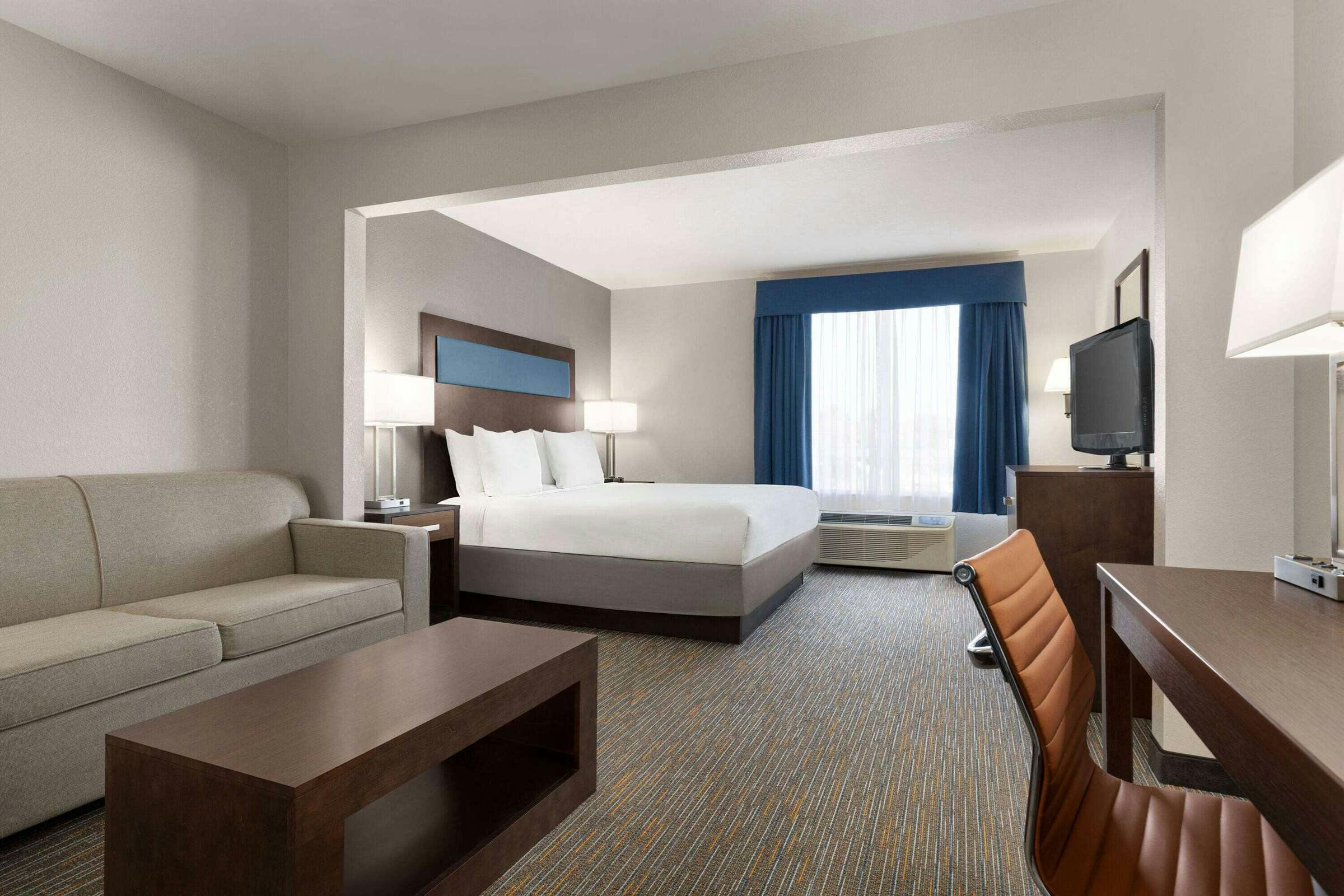 Hotel Wingate by Wyndham Southport photo 2