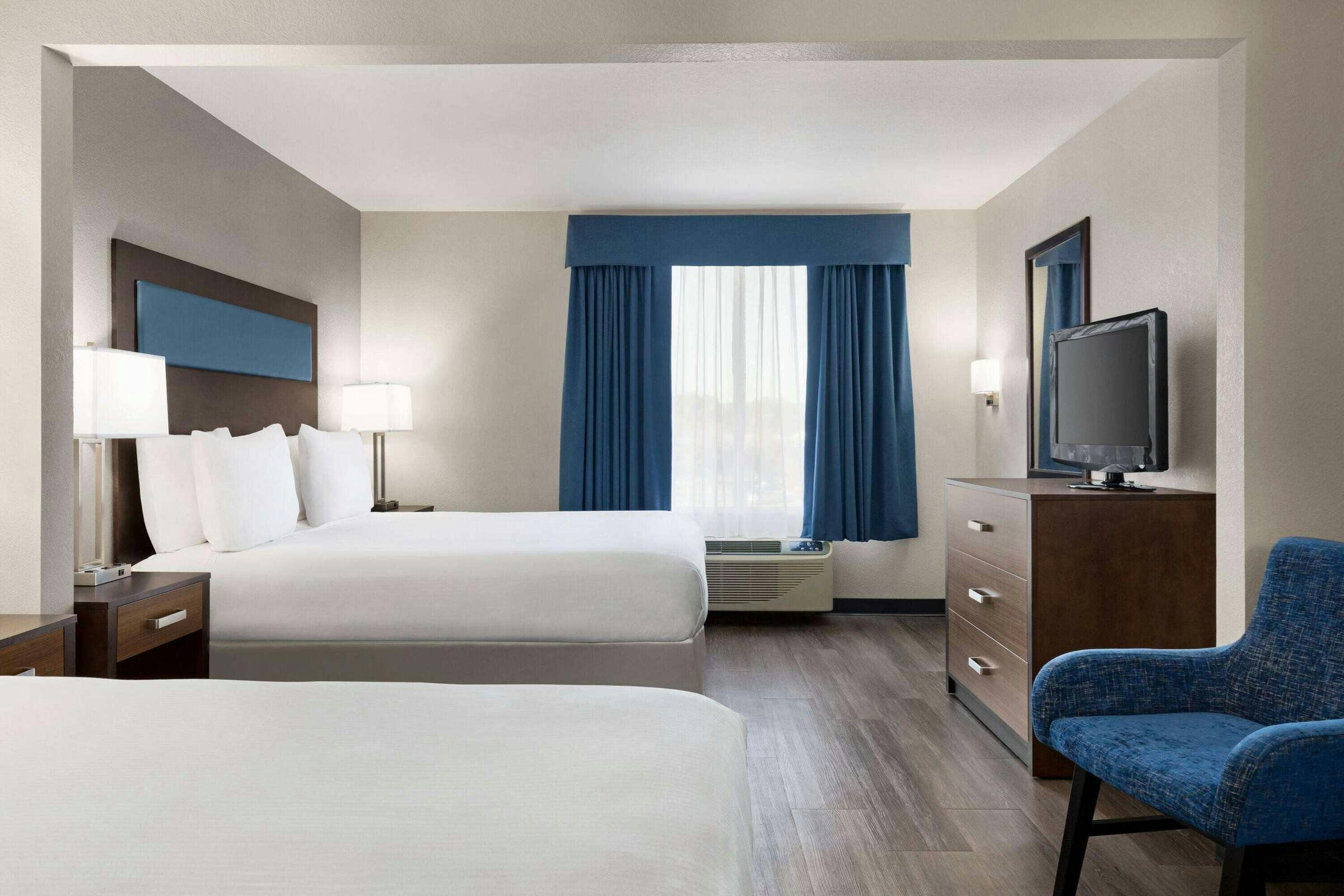 Hotel Wingate by Wyndham Southport photo 4