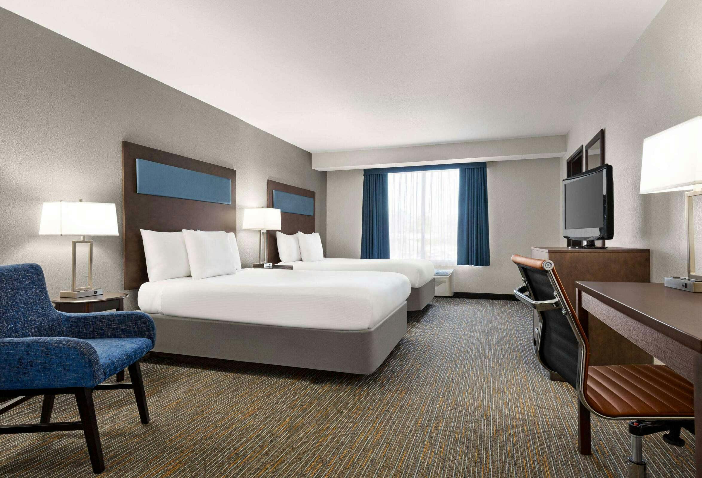 Hotel Wingate by Wyndham Southport photo 5