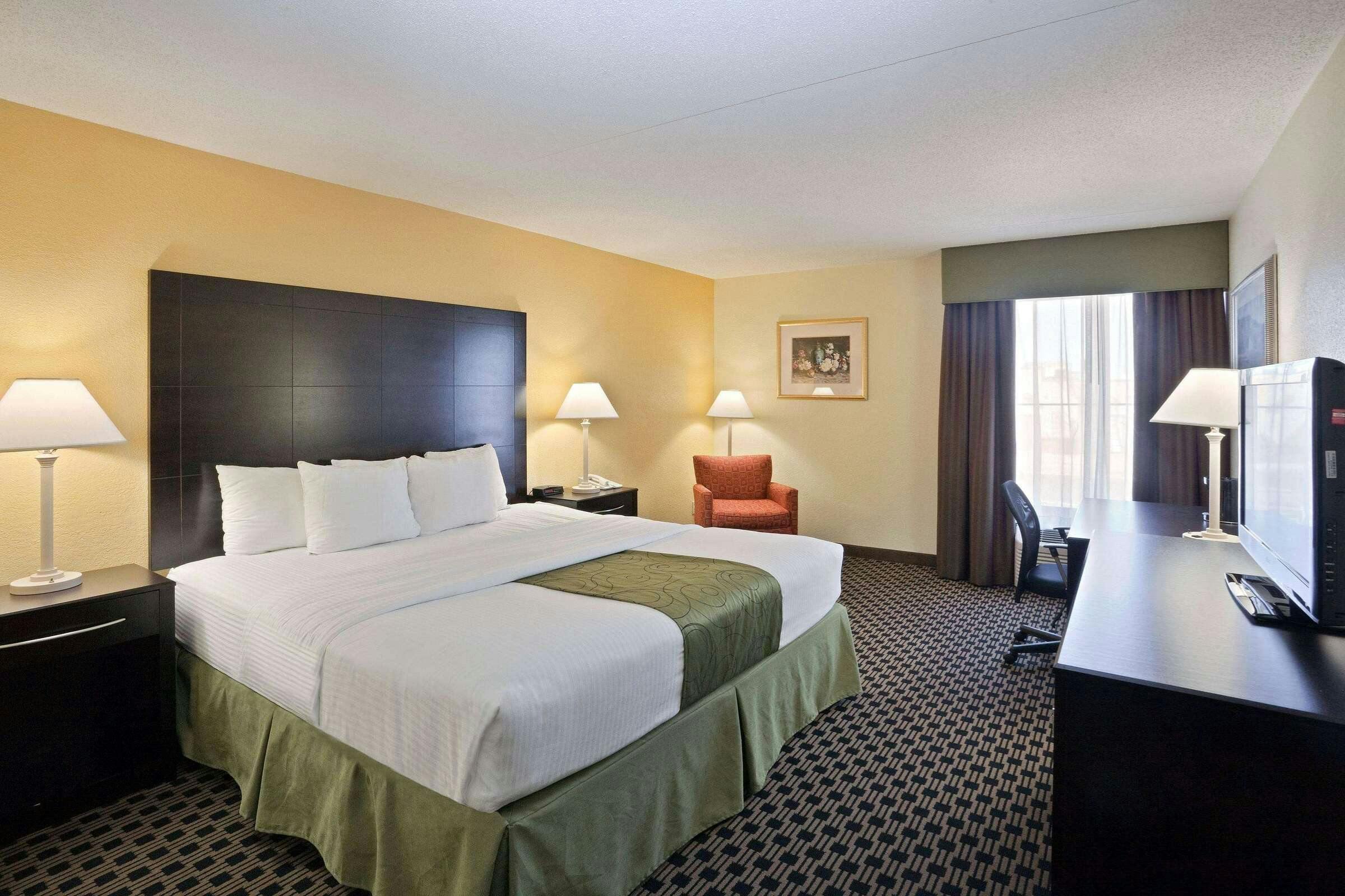 Hotel La Quinta Inn Ste Salina photo 3