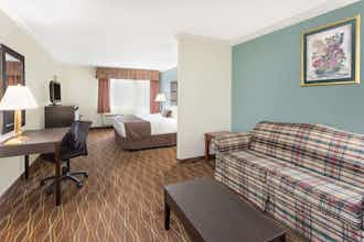 Hotel Baymont Inn and Suites Helen photo 2