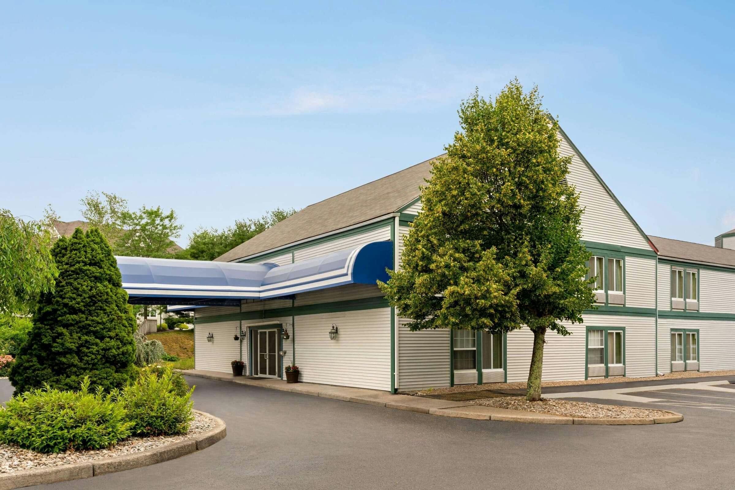 Baymont by Wyndham North Dartmouth / Fall River