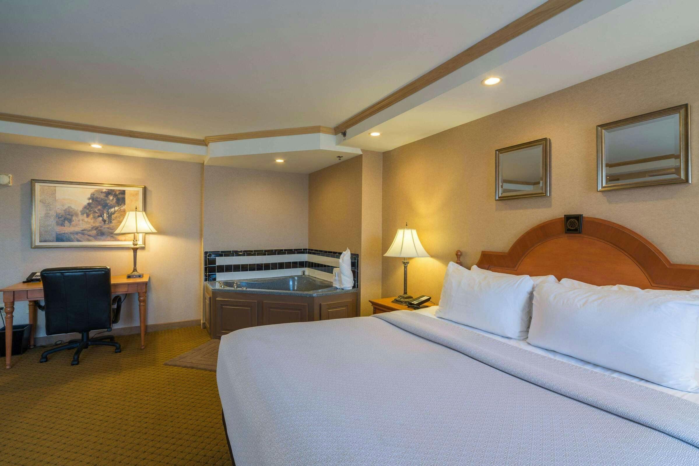 Hotel Ambassador Hotel Milwaukee, Trademark Collection by Wyndham photo 5